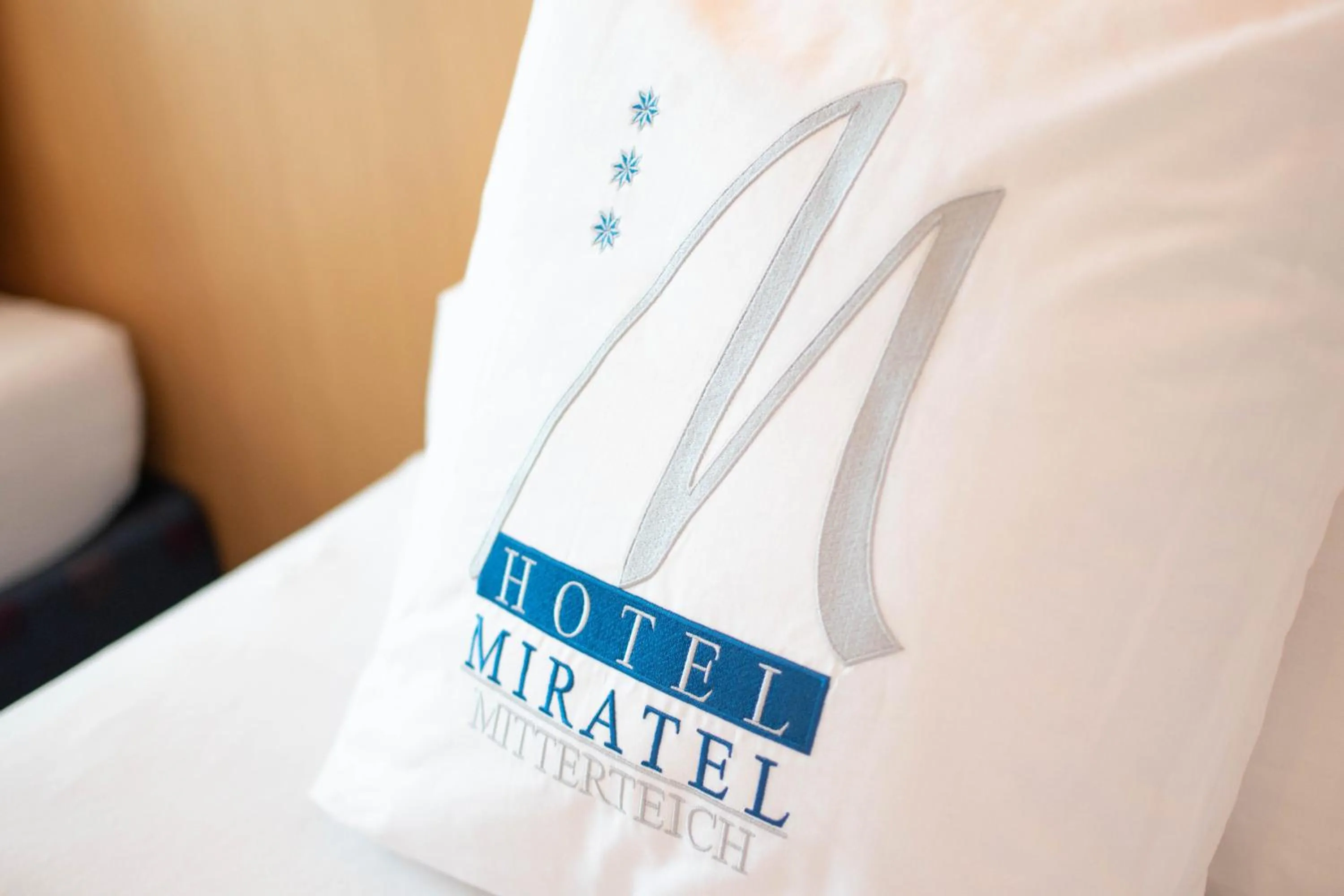 Property logo or sign, Bed in Miratel