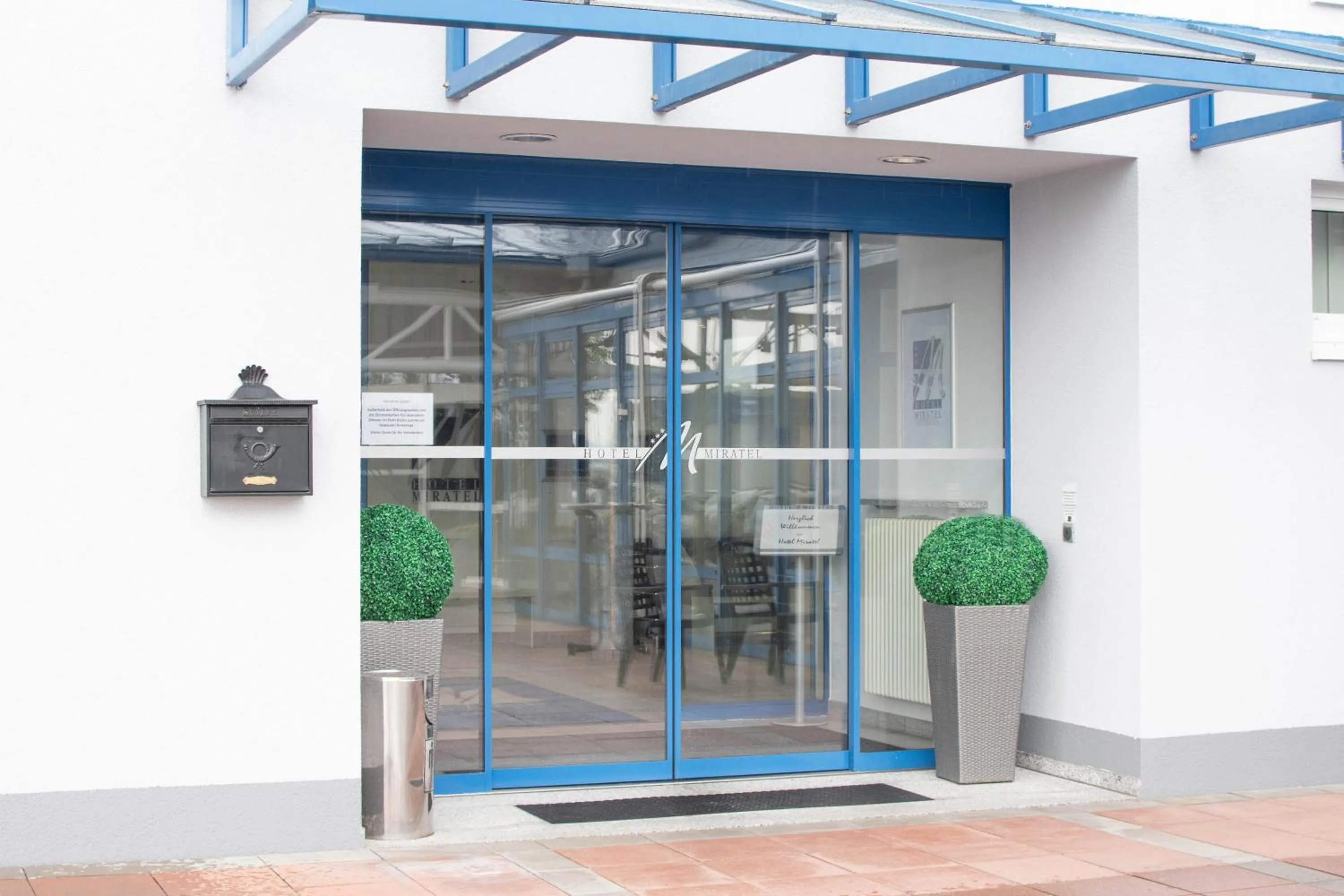 Facade/entrance in Miratel