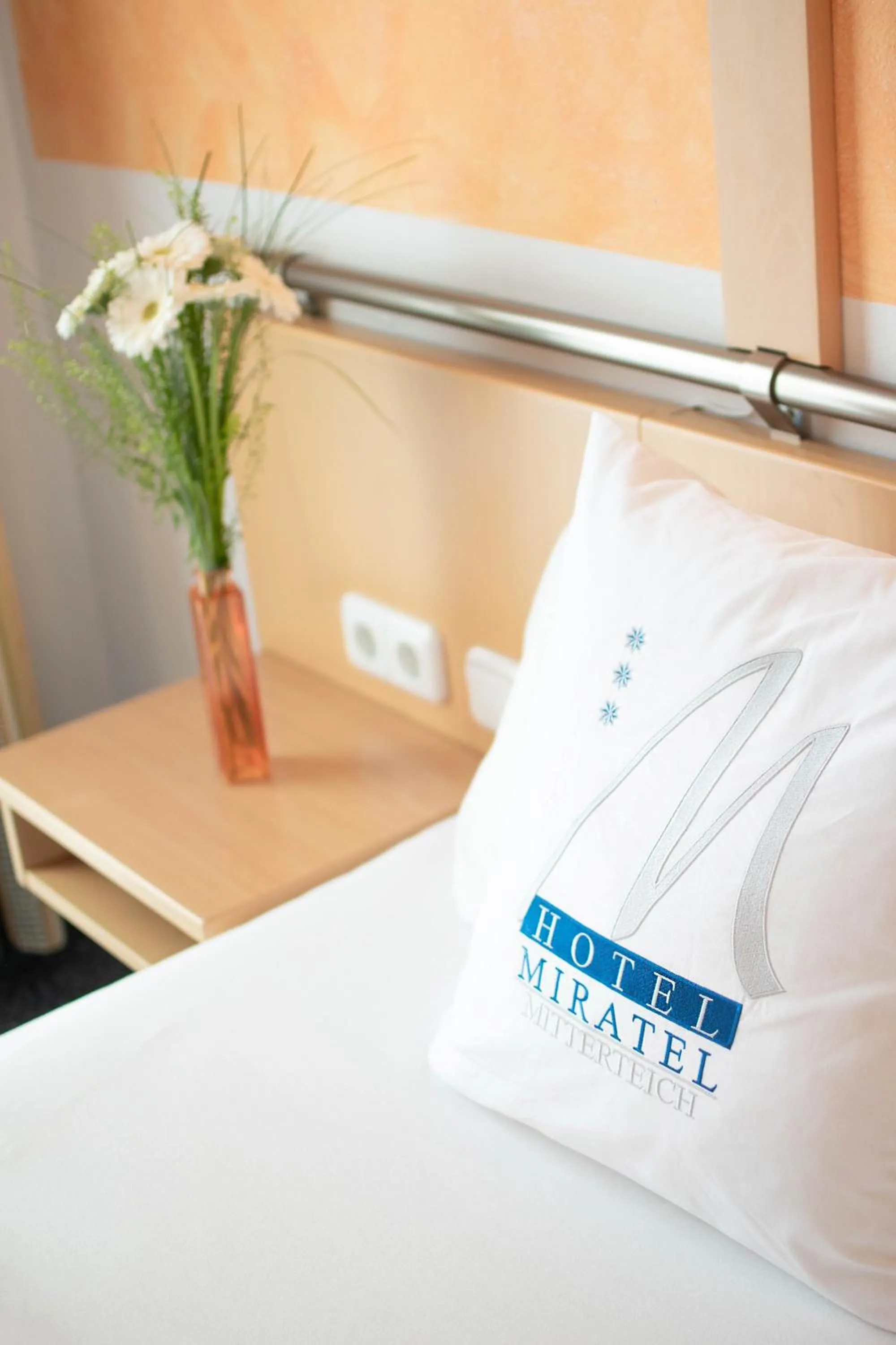 Property logo or sign, Bed in Miratel