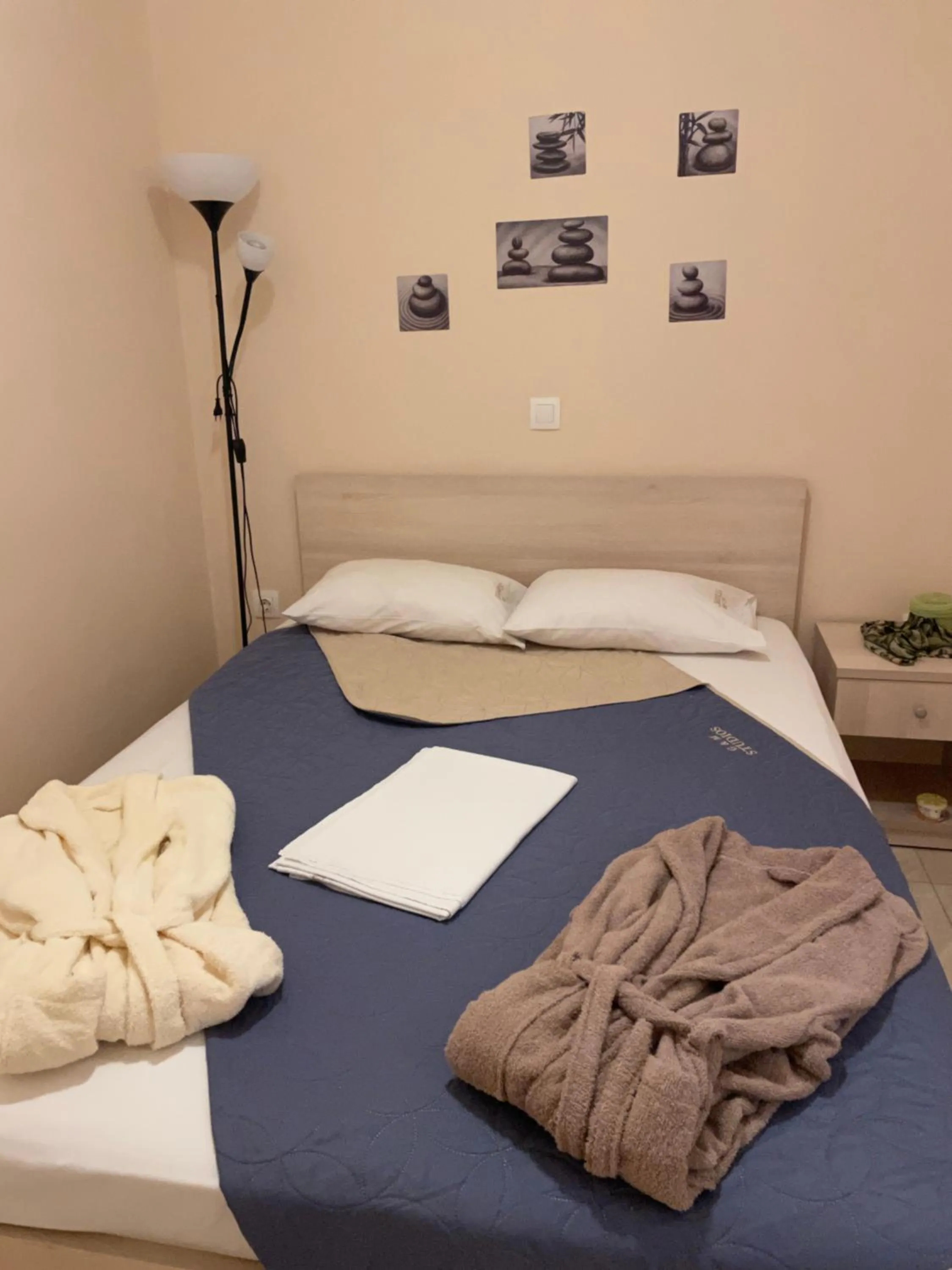 Bed in G&M Luxury Studios