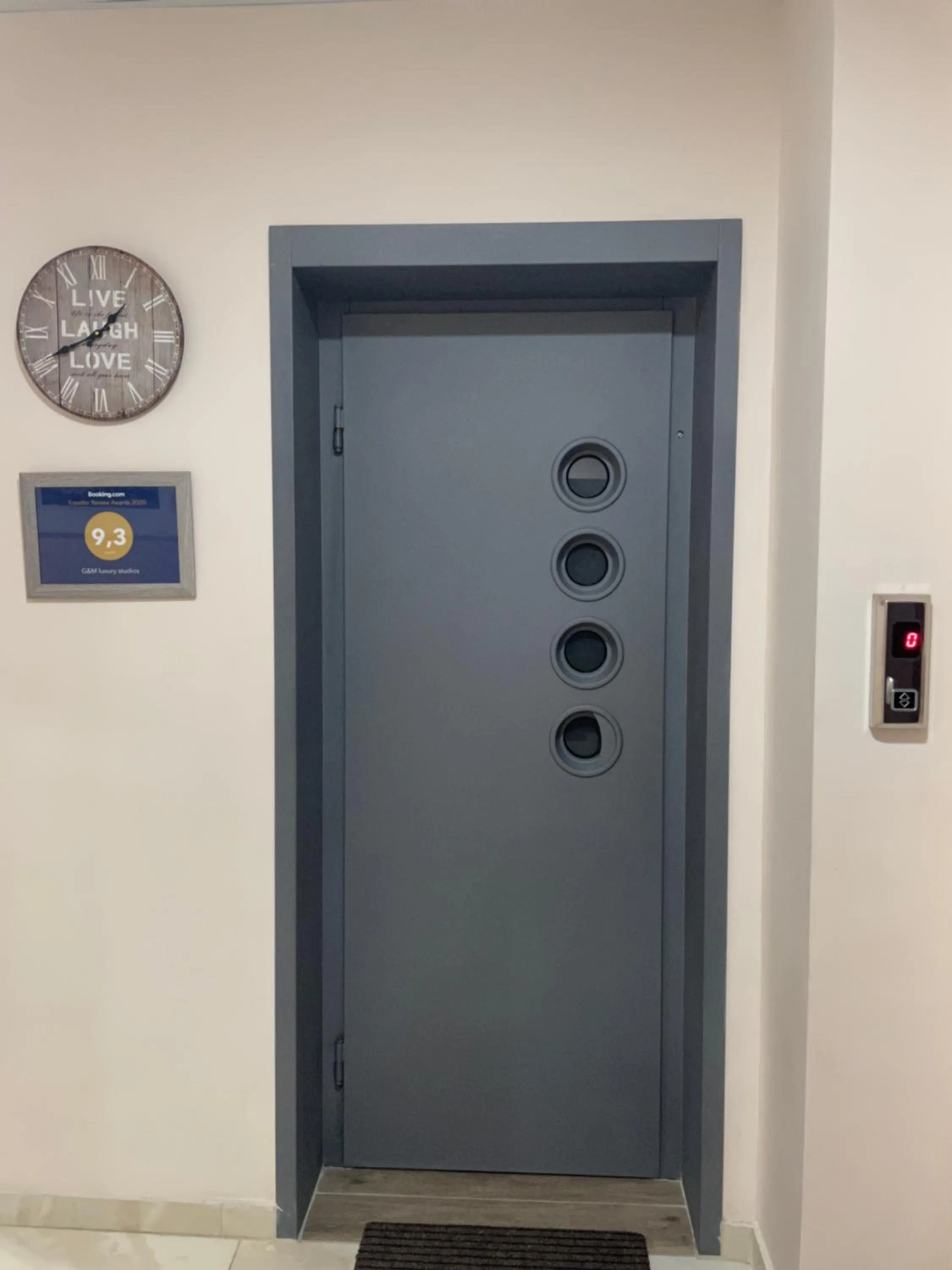 elevator in G&M Luxury Studios