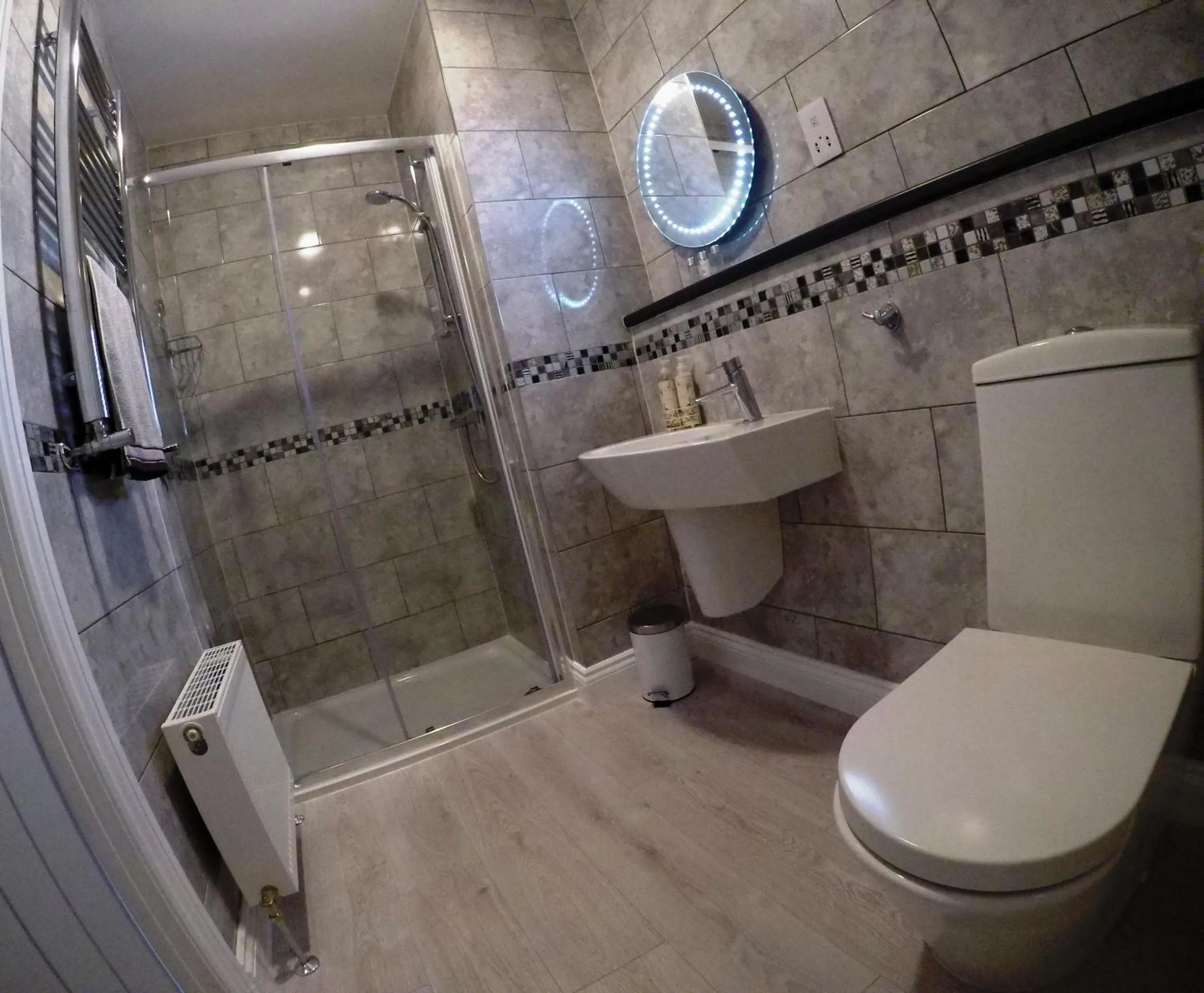 Shower in The Vine B & B