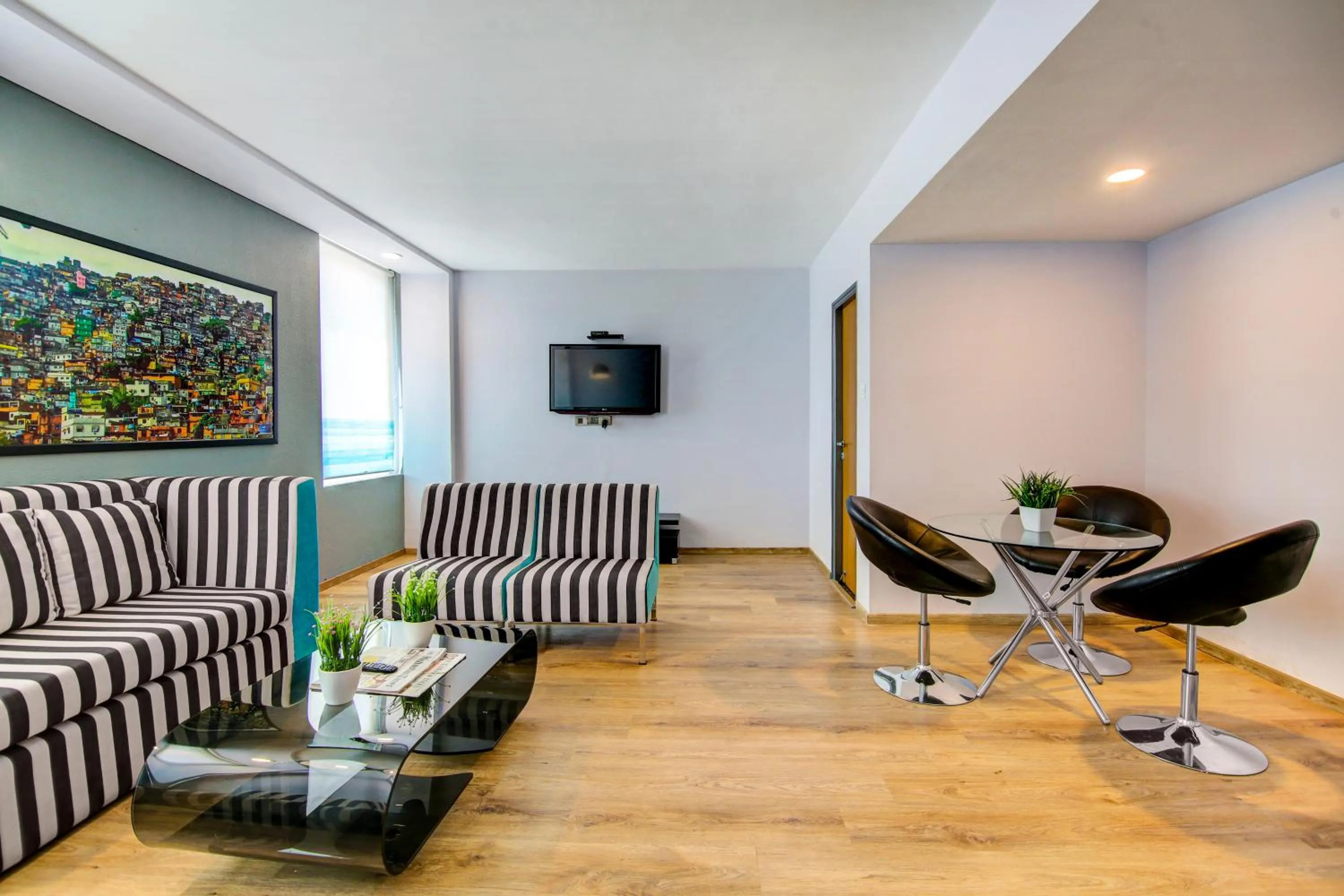 Communal lounge/ TV room in Sunday Hotel Chandigarh Zirakpur