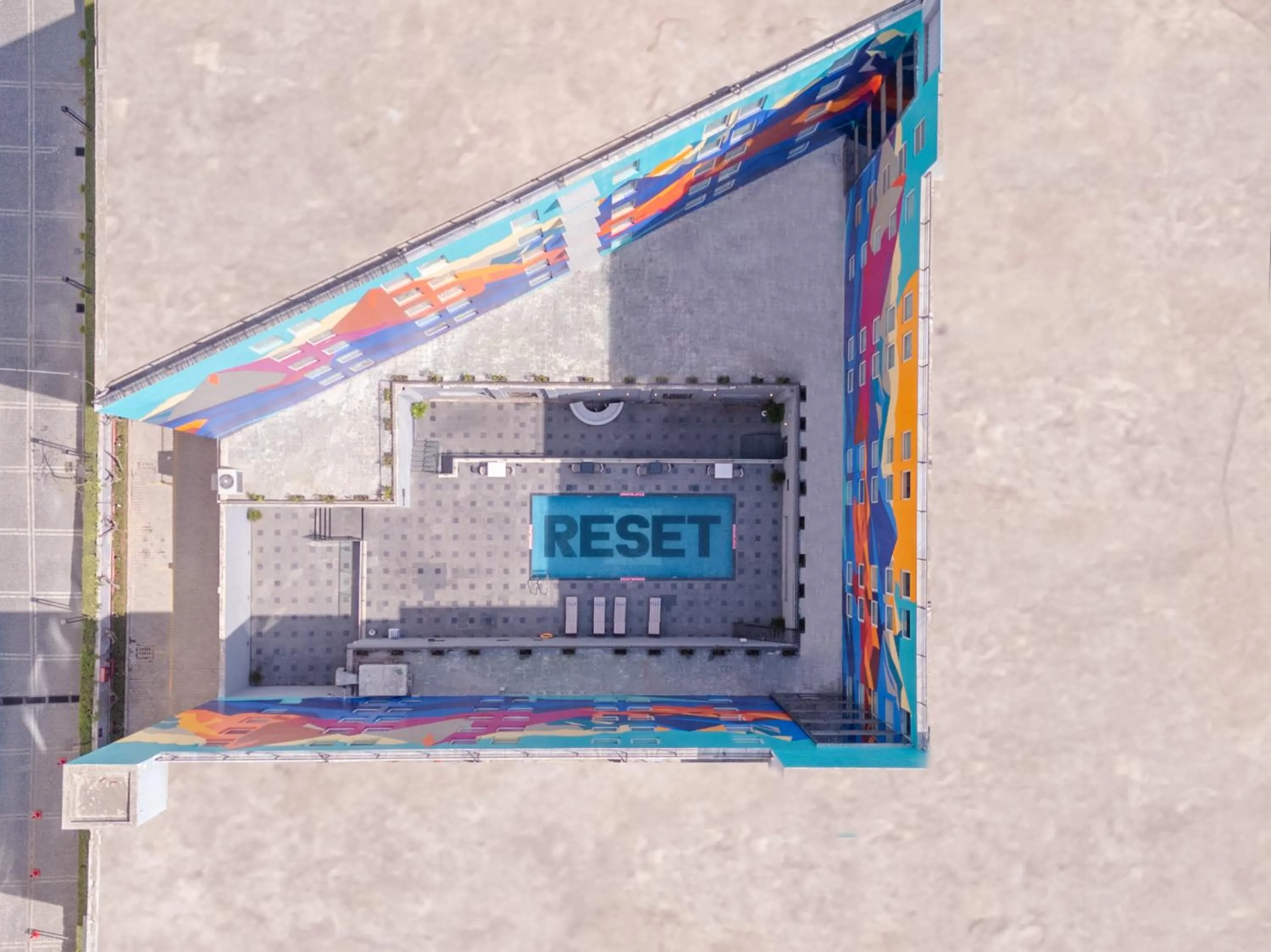 Swimming pool in Sunday Hotel Chandigarh Zirakpur