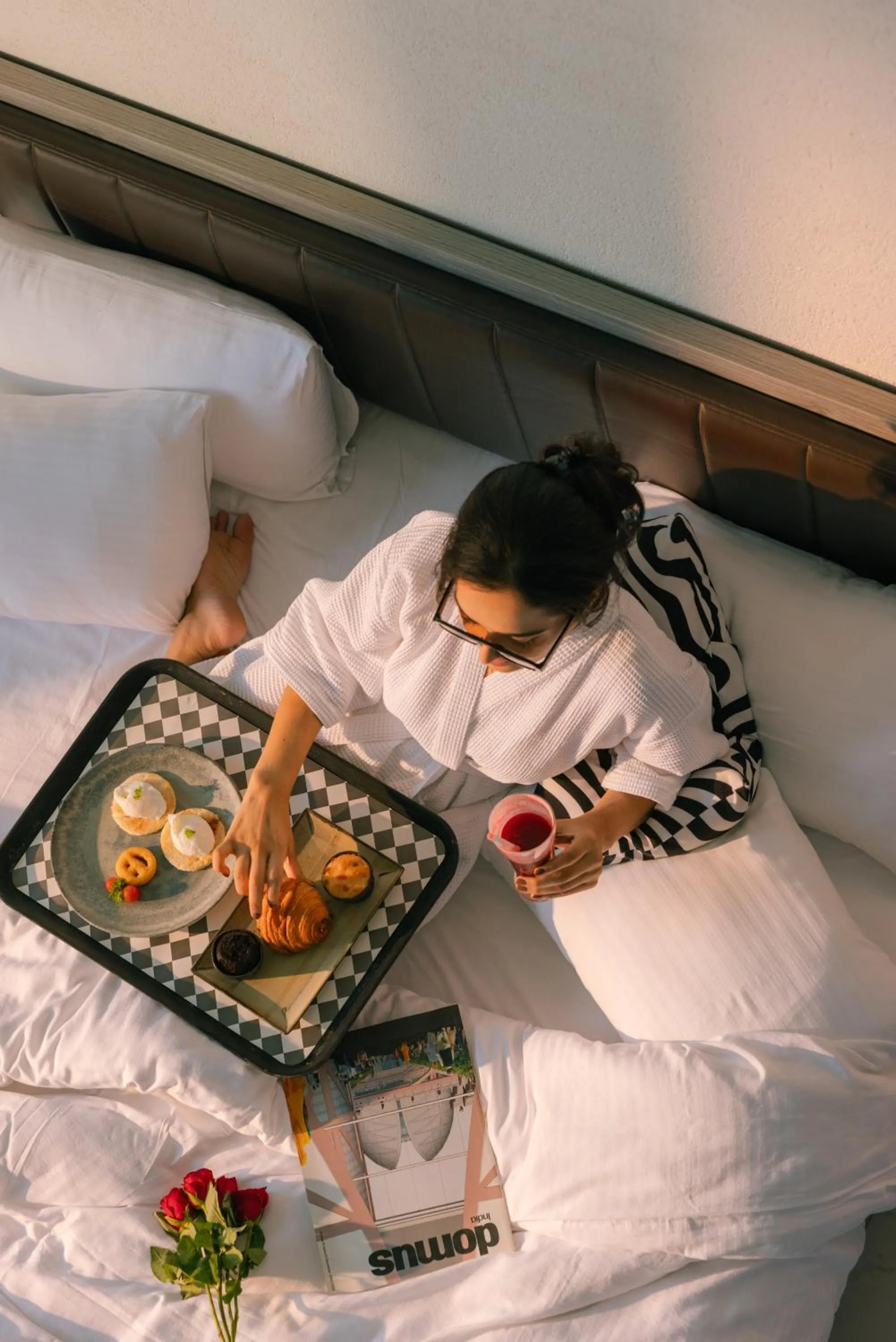 Dining area, Bed in Sunday Hotel Chandigarh Zirakpur