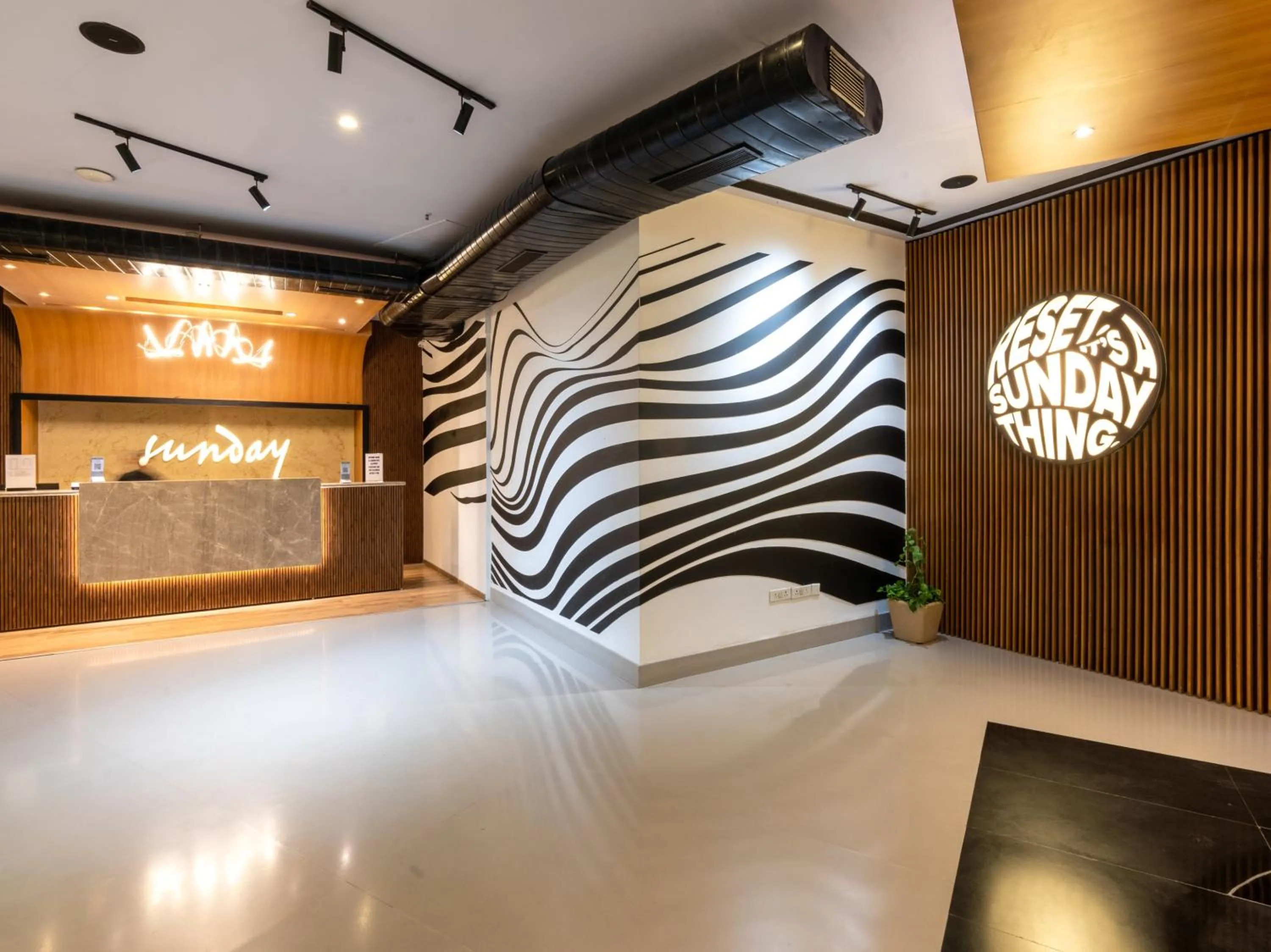 Lobby or reception in Sunday Hotel Chandigarh Zirakpur
