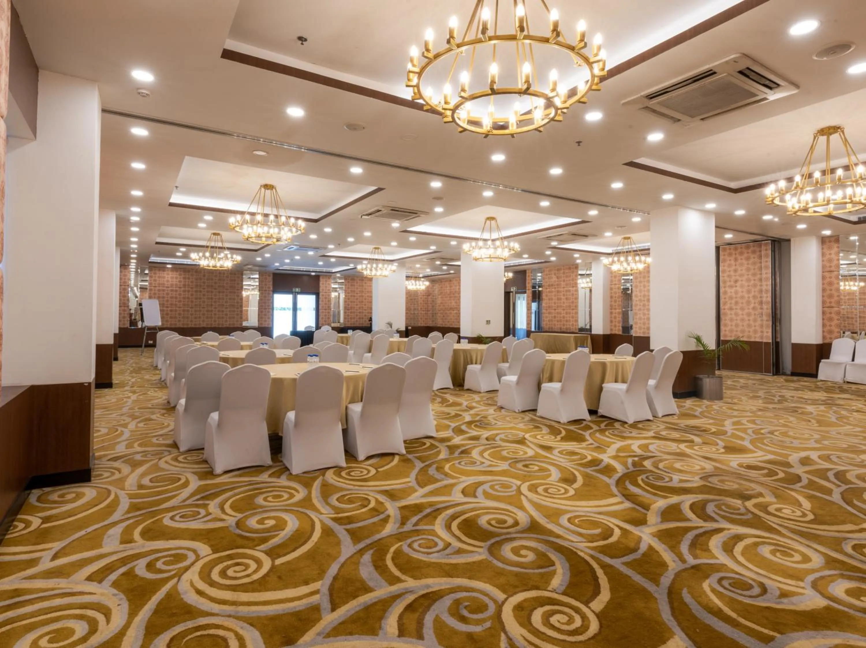 Banquet/Function facilities in Sunday Hotel Chandigarh Zirakpur