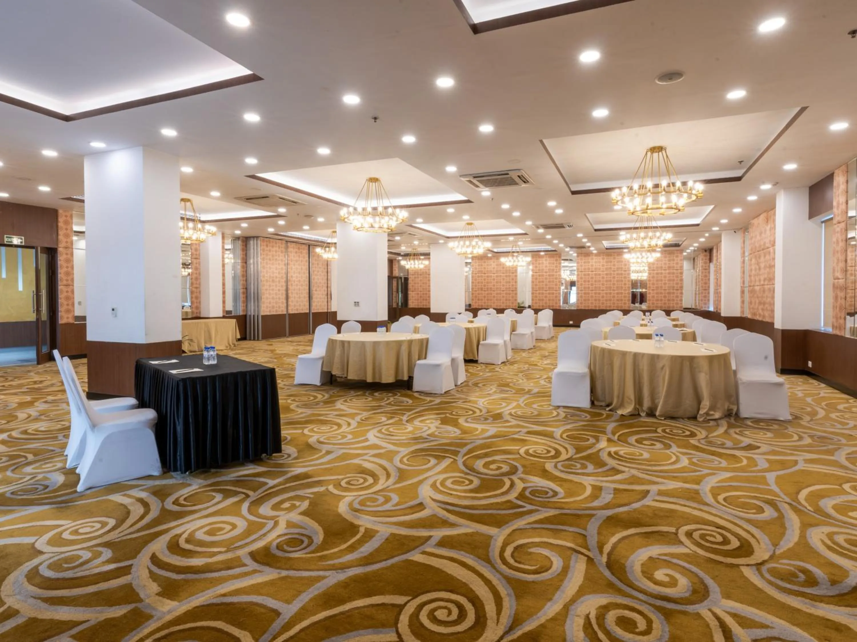 Banquet/Function facilities in Sunday Hotel Chandigarh Zirakpur