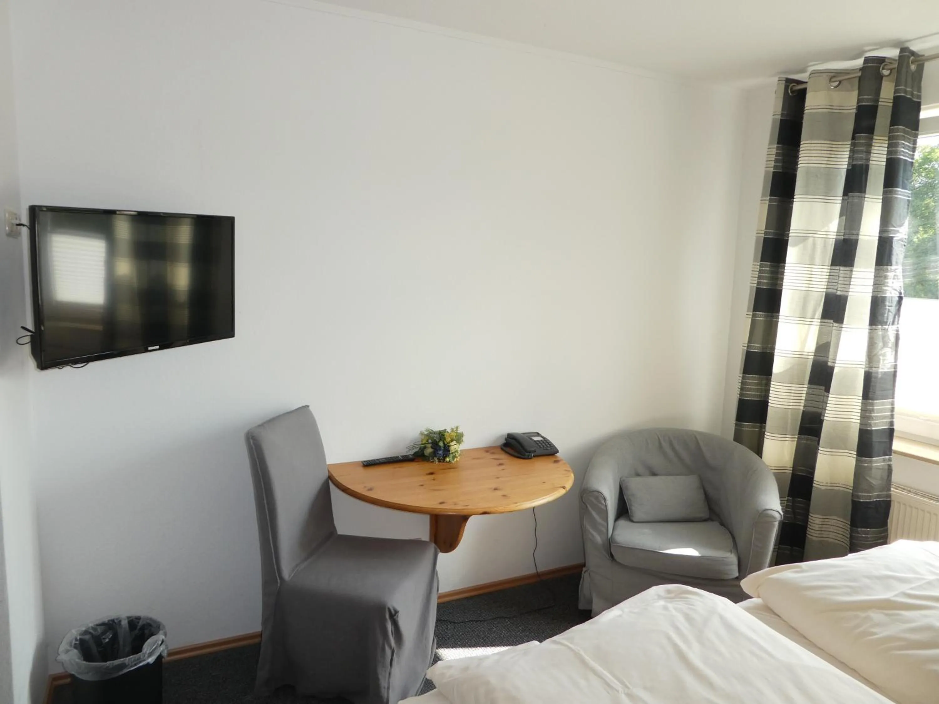 Seating area, Bed in Gasthof zur Querenburg