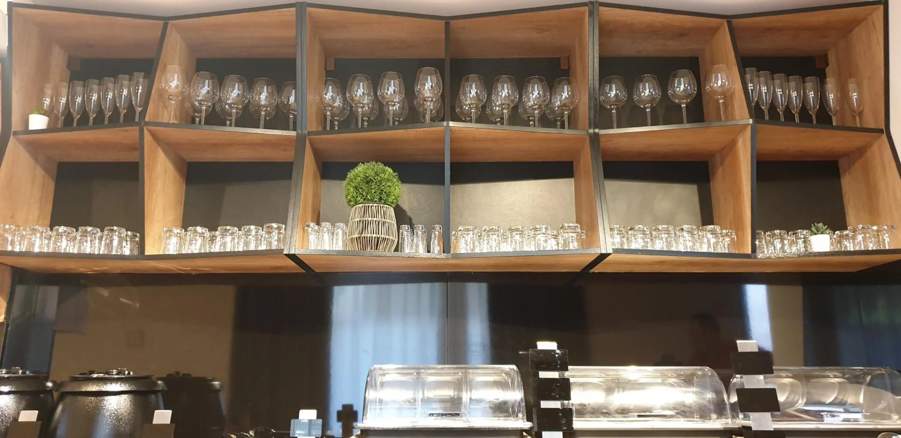 Restaurant/places to eat in Baobab Suites