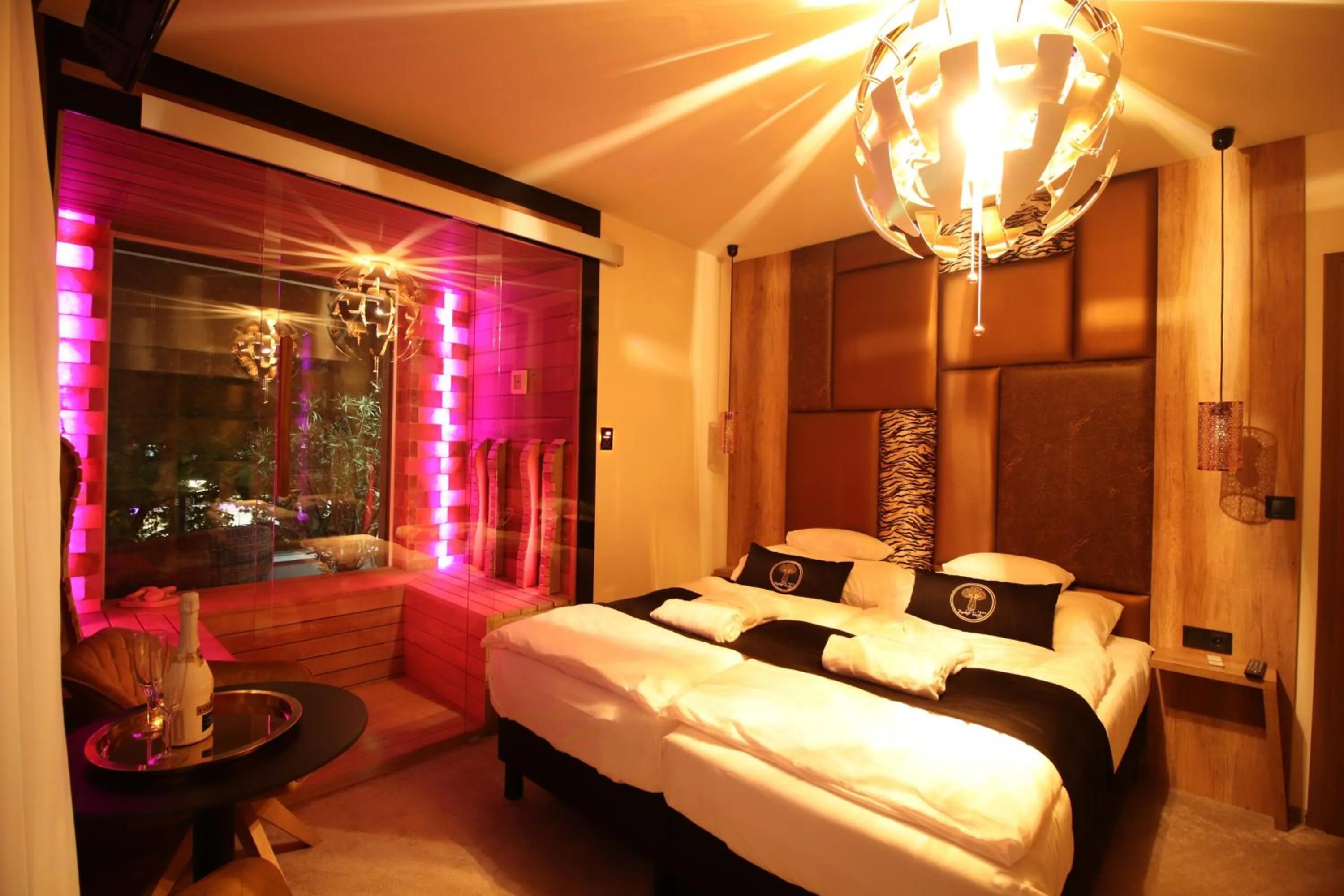 Photo of the whole room, Bed in Baobab Suites