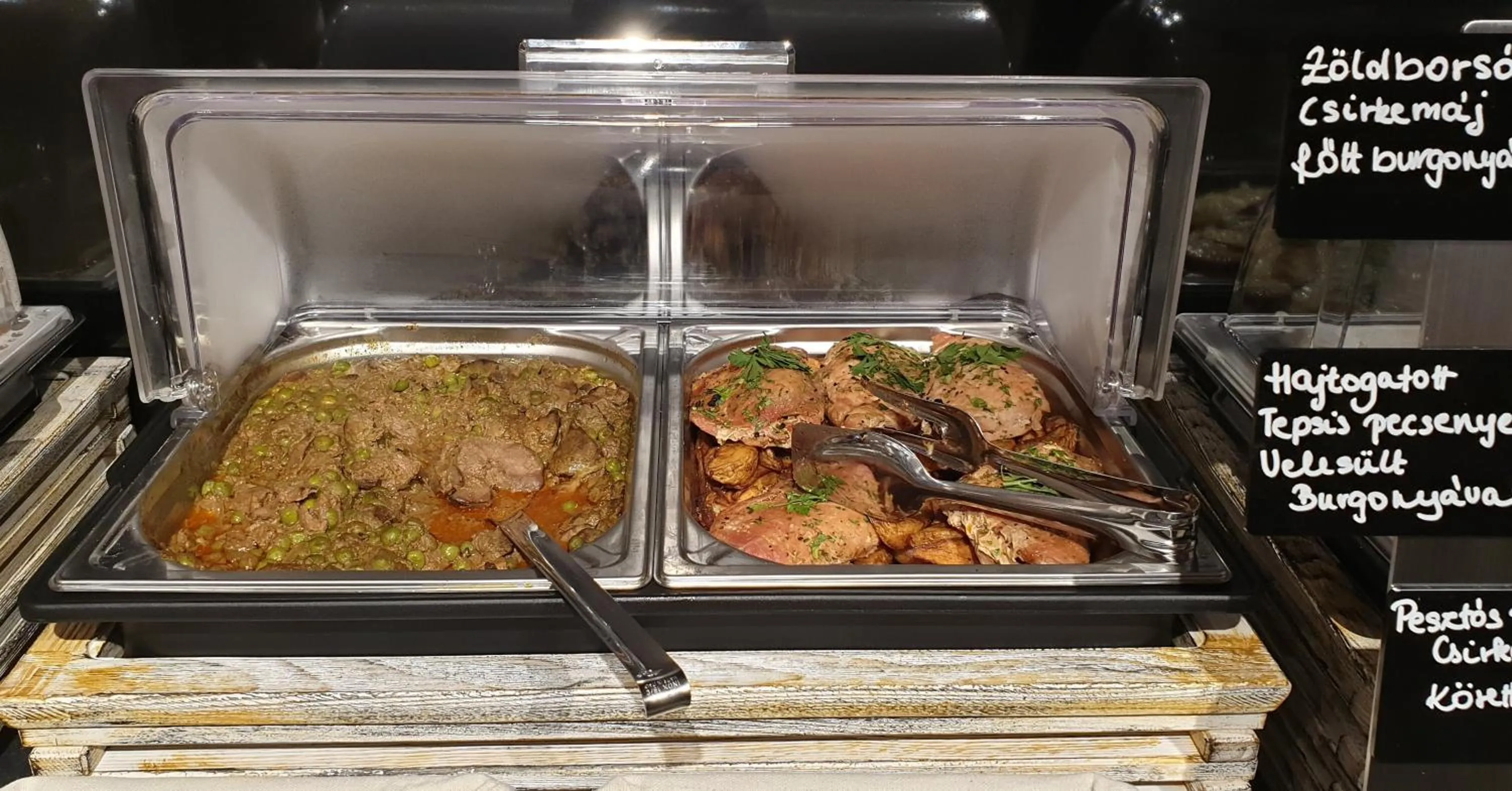 Restaurant/places to eat in Baobab Suites