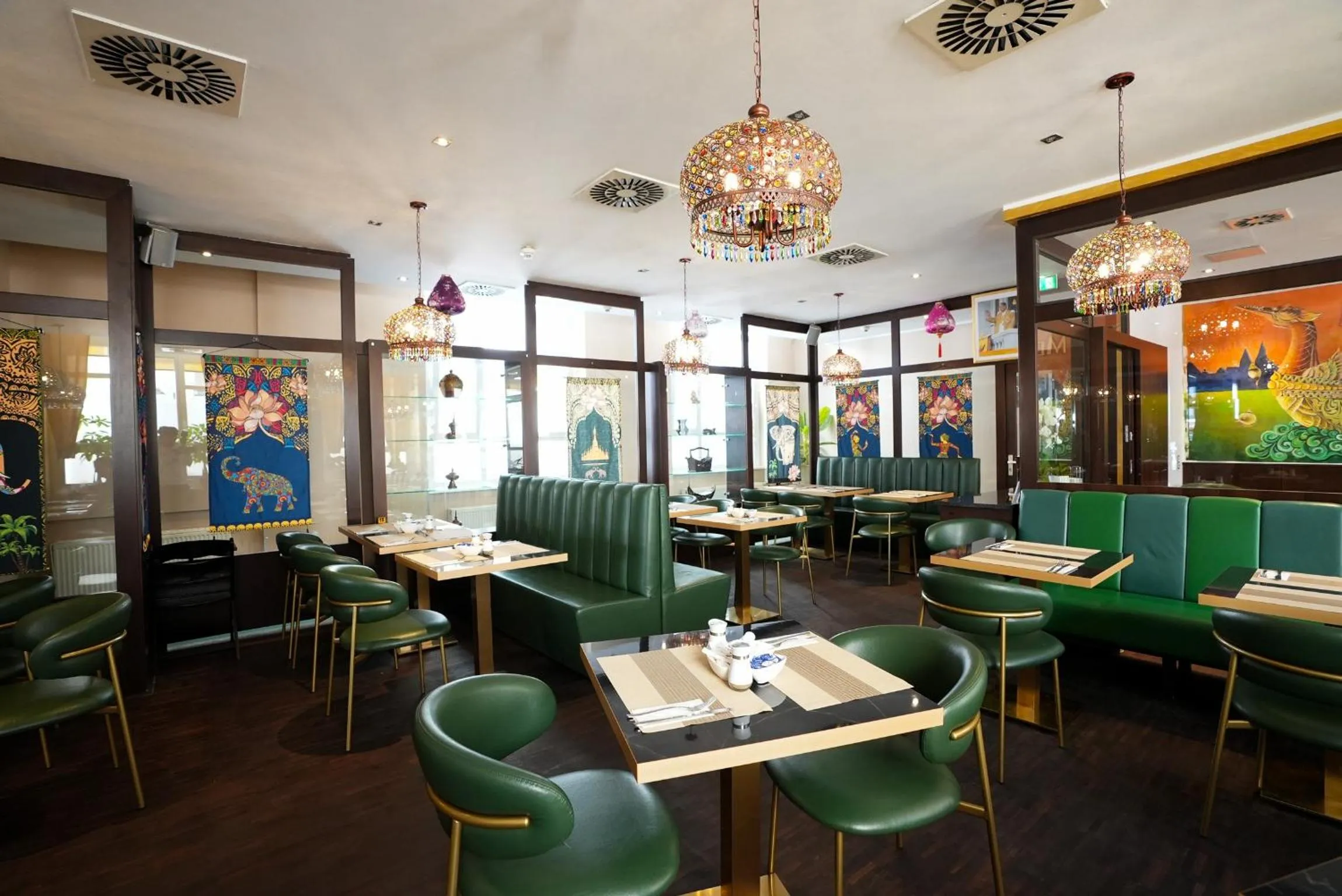 Restaurant/places to eat in Hotel Lumière an der Messe