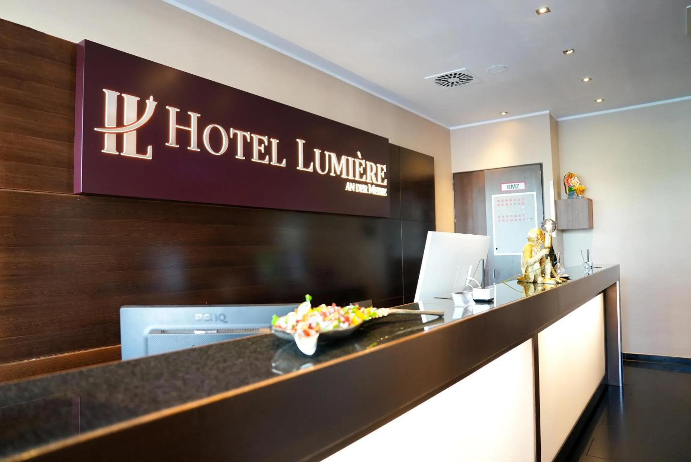 Lobby or reception in Hotel Lumière an der Messe