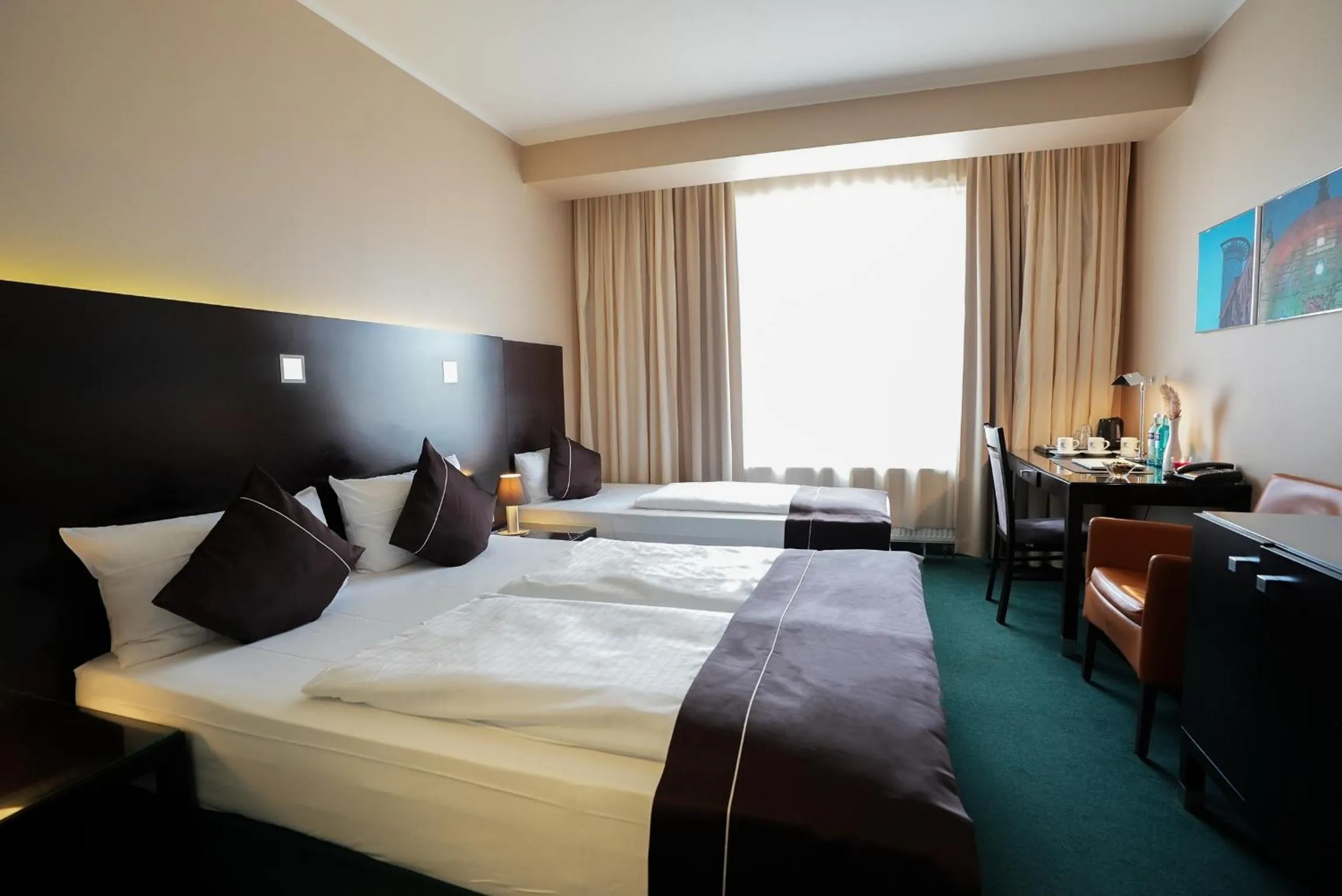 Photo of the whole room, Bed in Hotel Lumière an der Messe