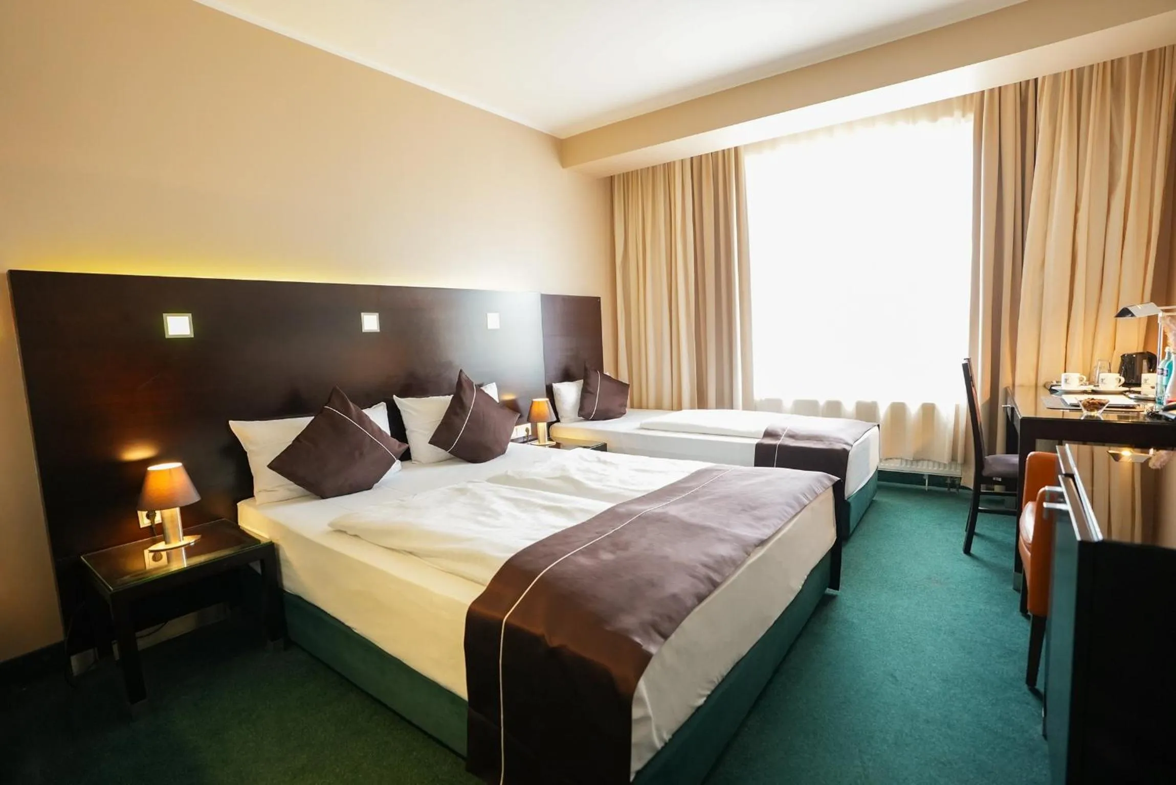 Photo of the whole room, Bed in Hotel Lumière an der Messe