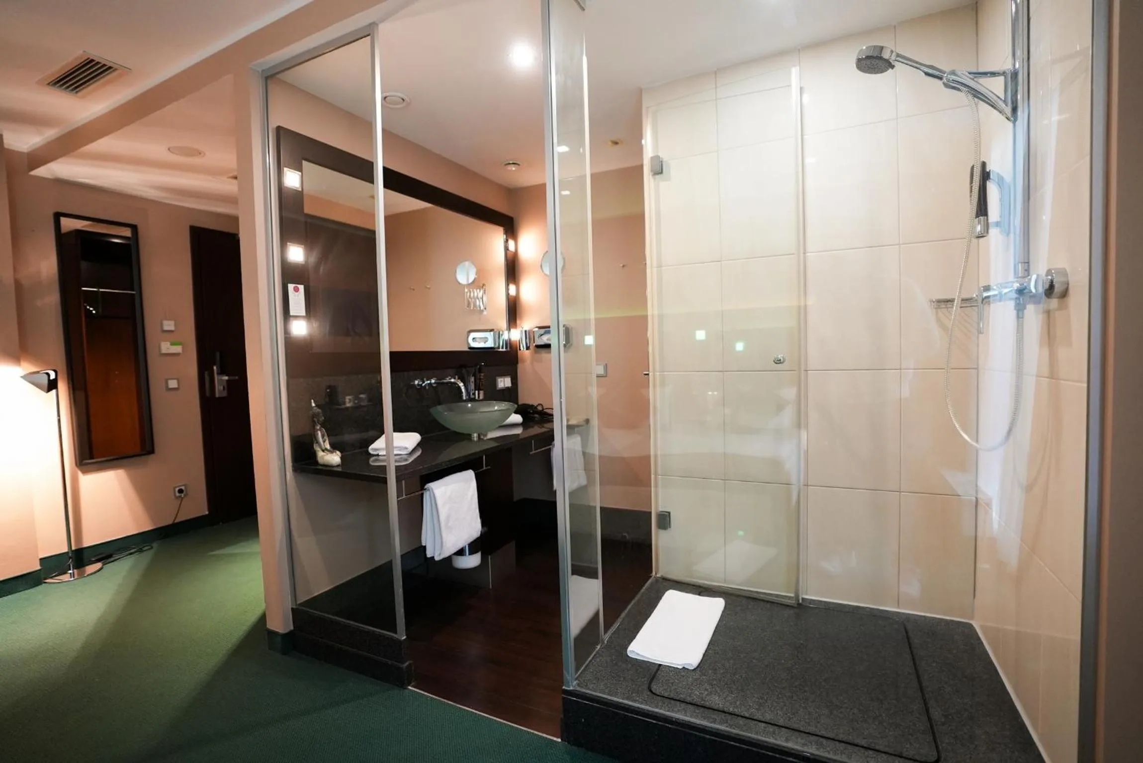 Bathroom in Hotel Lumière an der Messe