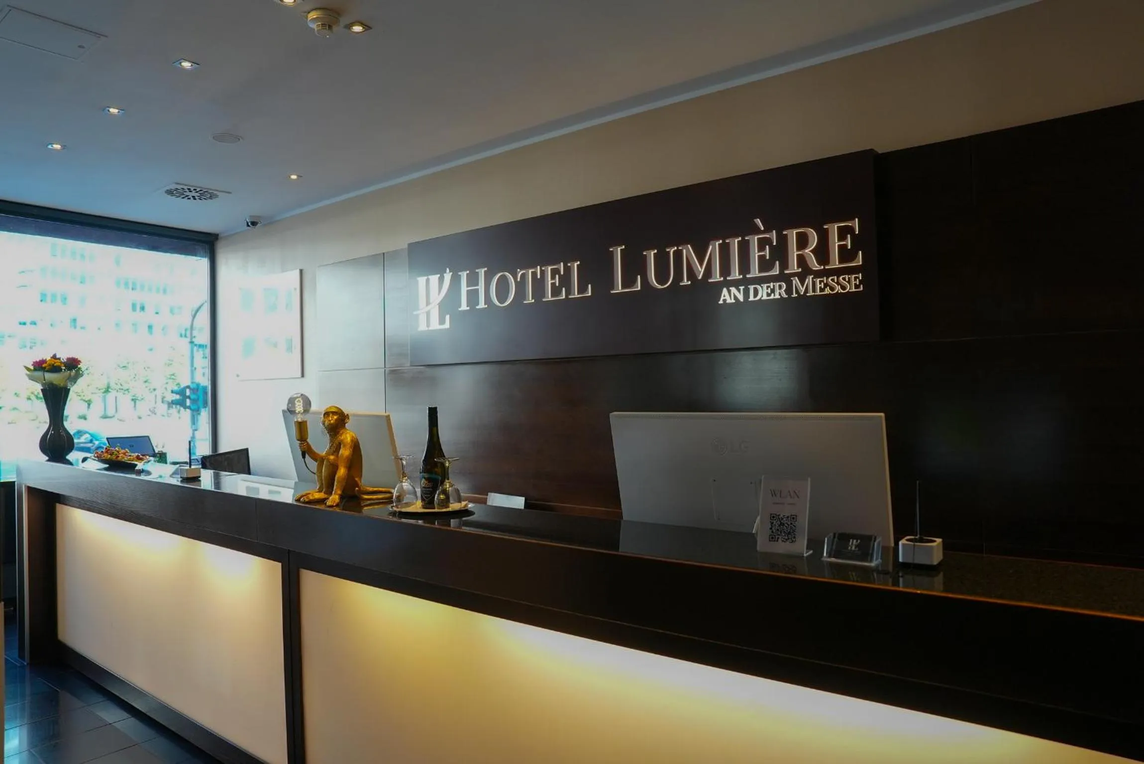 Lobby or reception in Hotel Lumière an der Messe