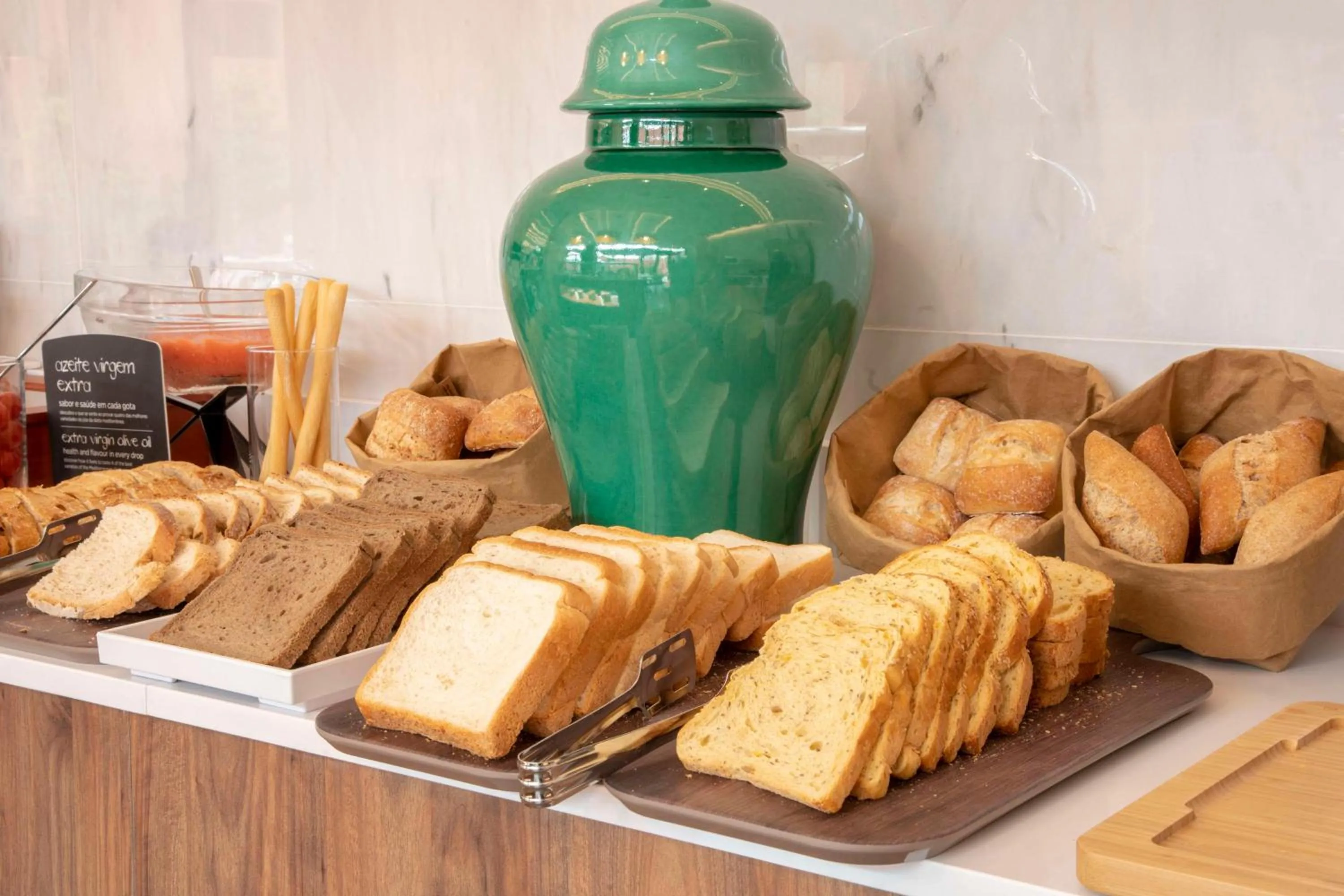 Breakfast in NH Porto Jardim