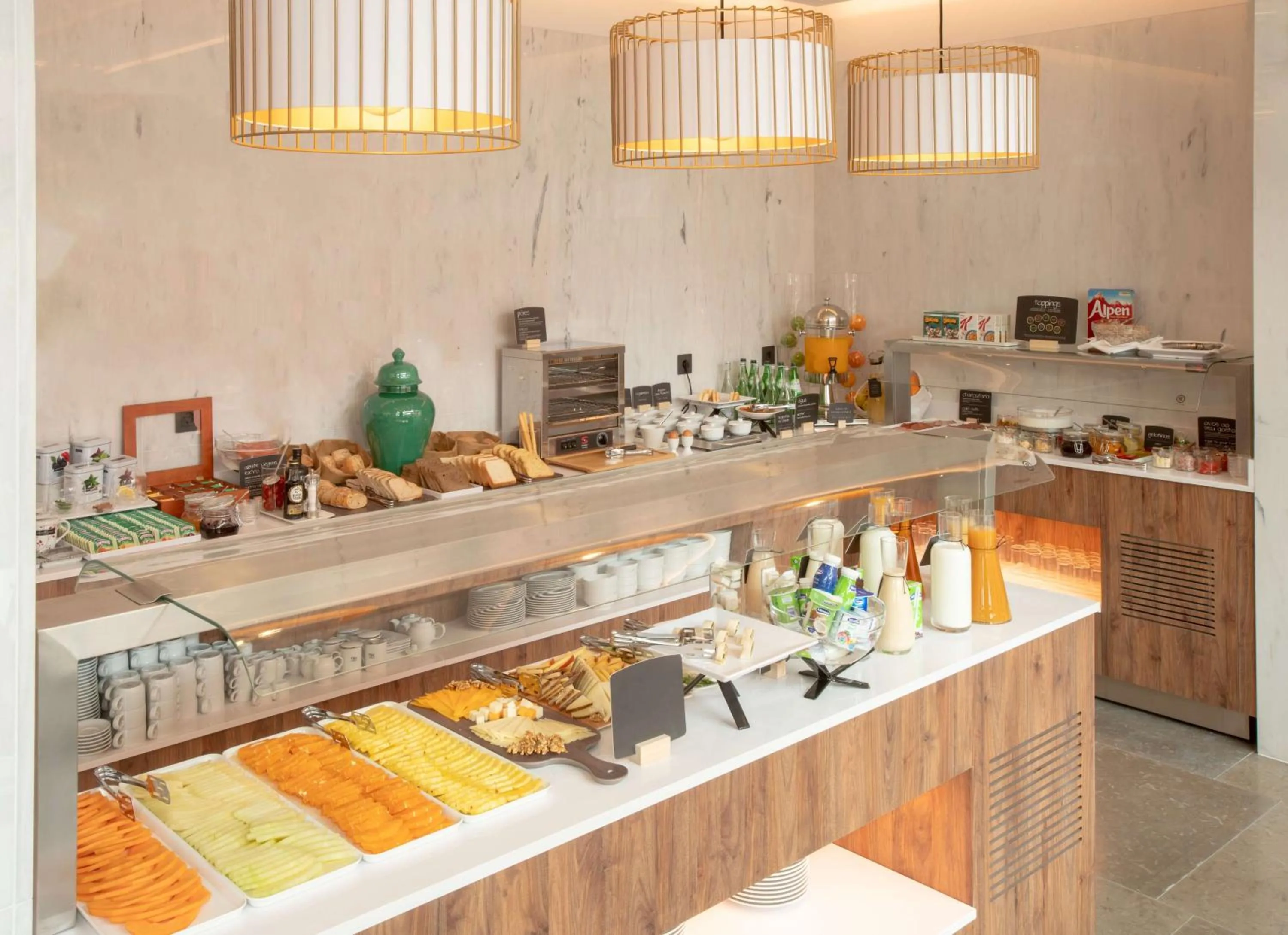 Breakfast in NH Porto Jardim