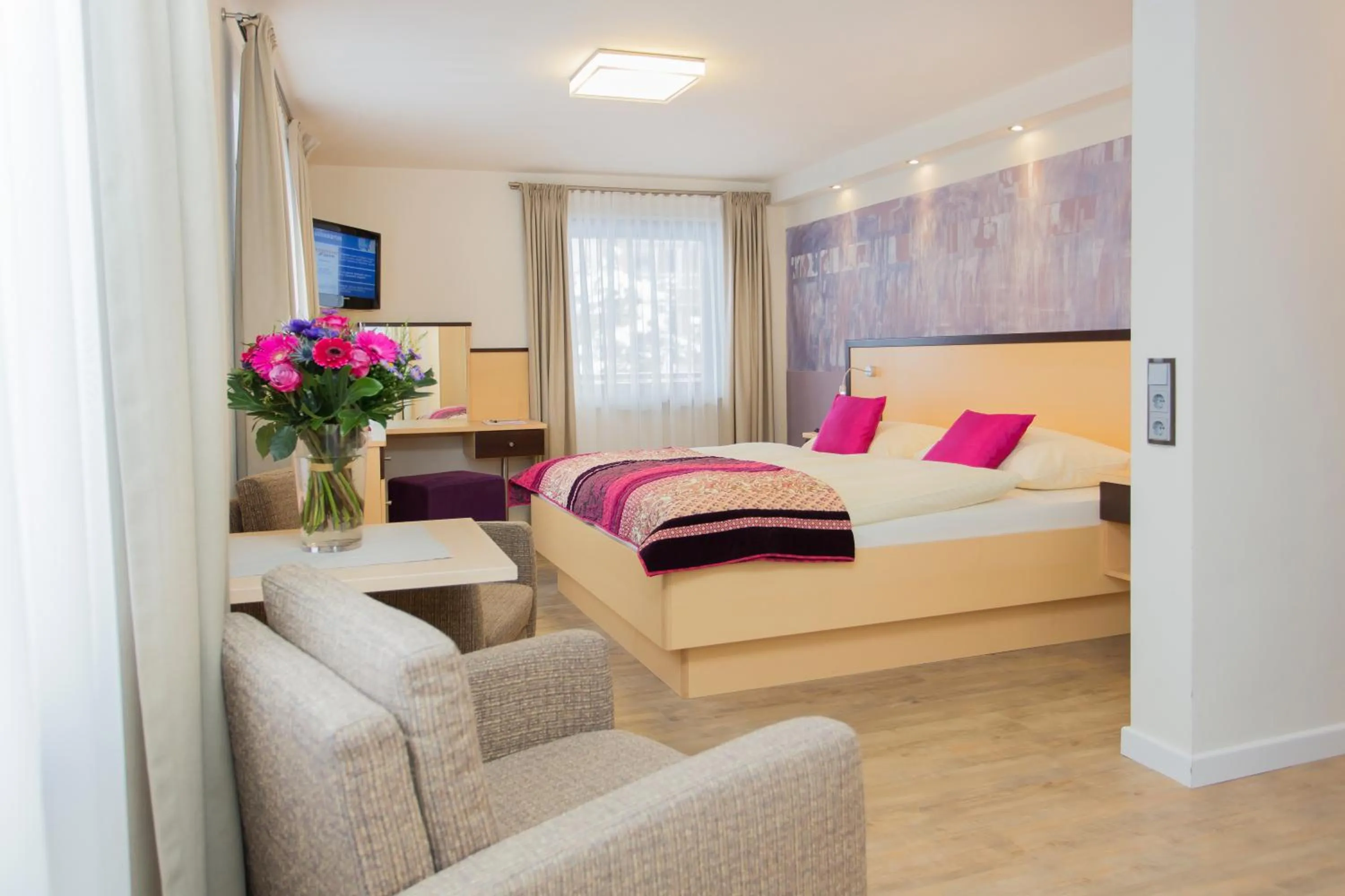 Day, Bed in Hotel & Art Kristiana