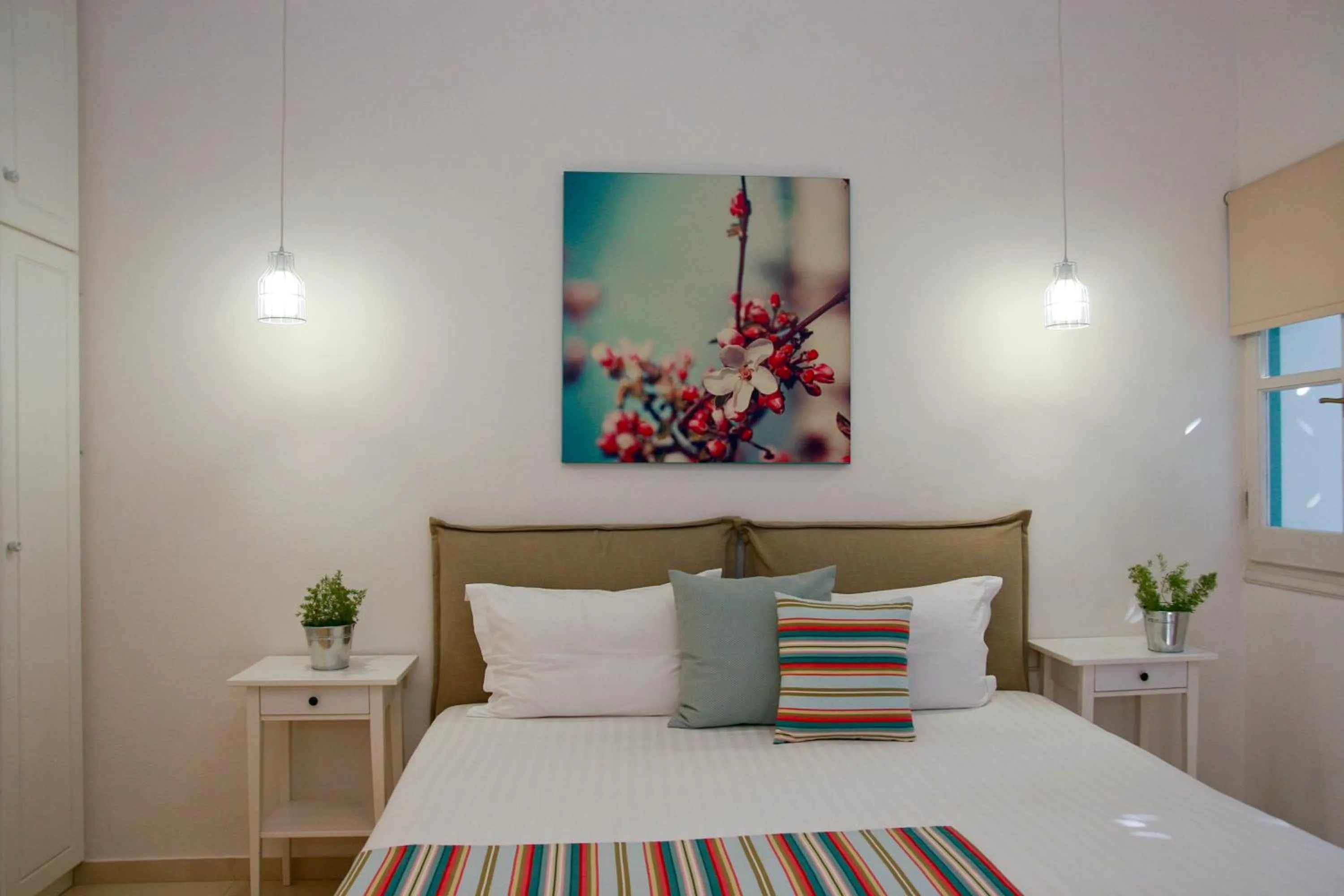 Photo of the whole room, Bed in Aphrodite Studios