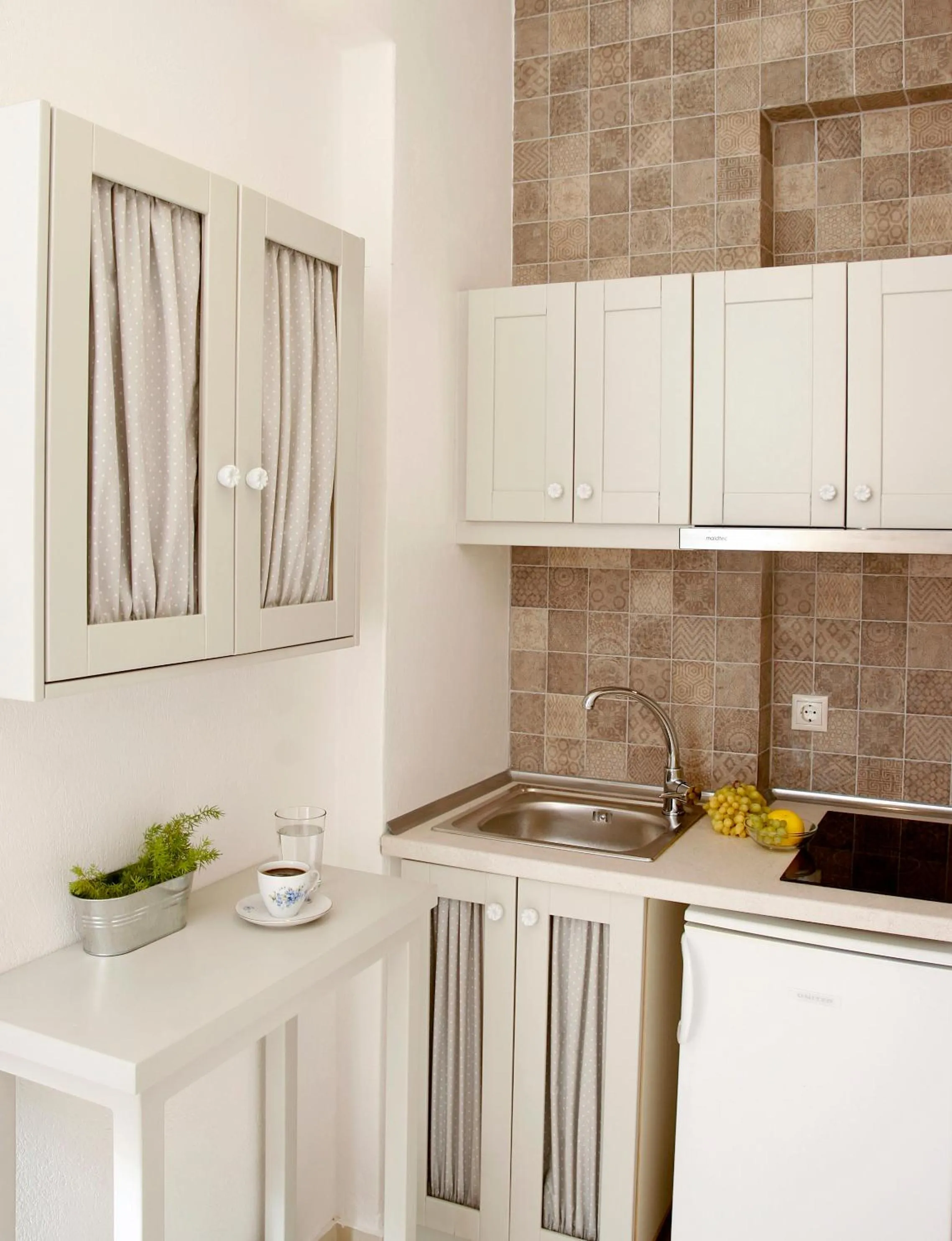 Coffee/tea facilities in Aphrodite Studios