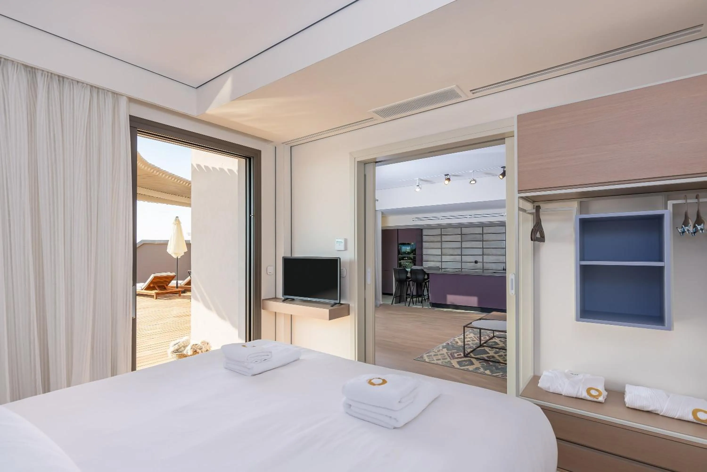 Bedroom, Bed in Onira Suite Dreams