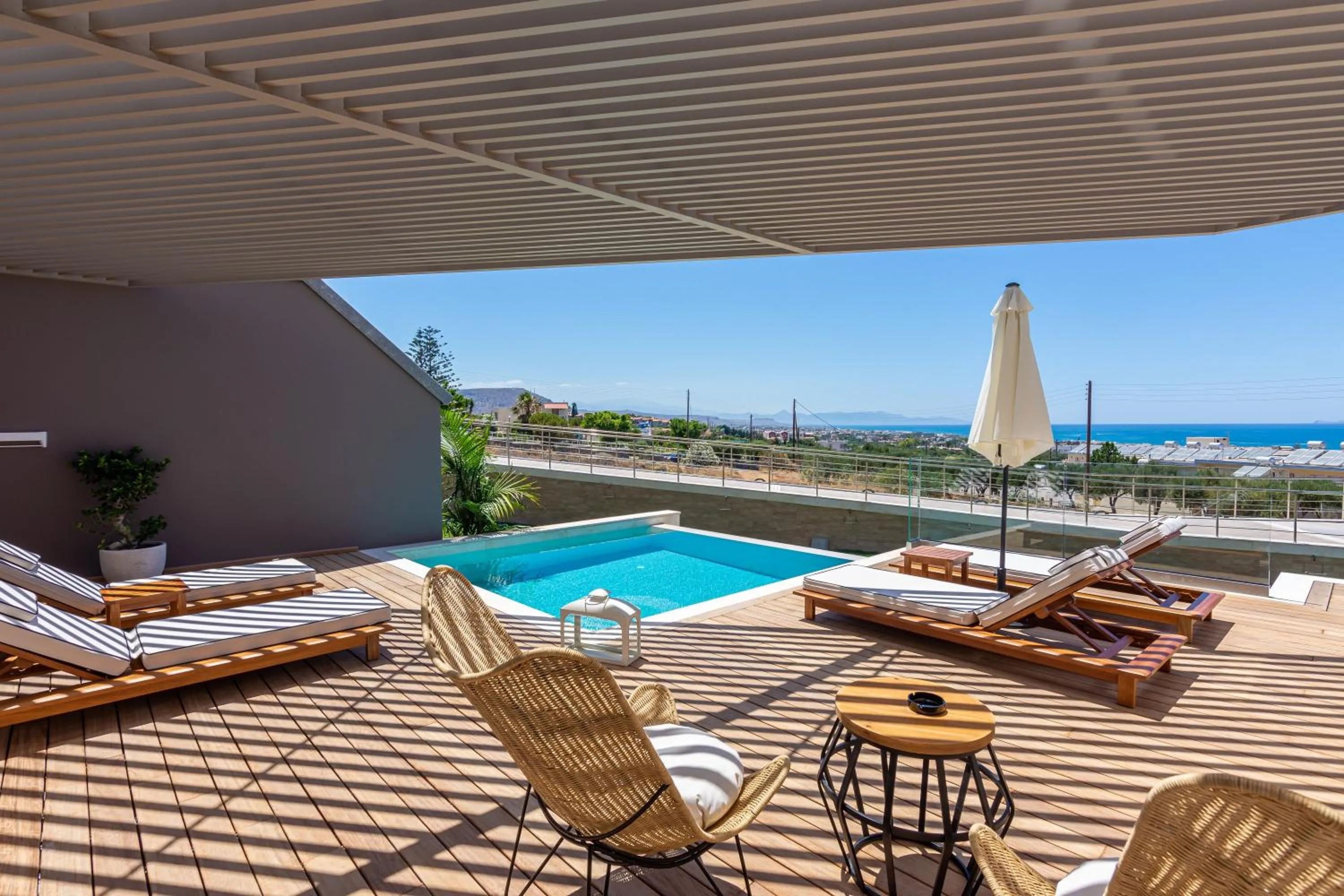 Pool view in Onira Suite Dreams