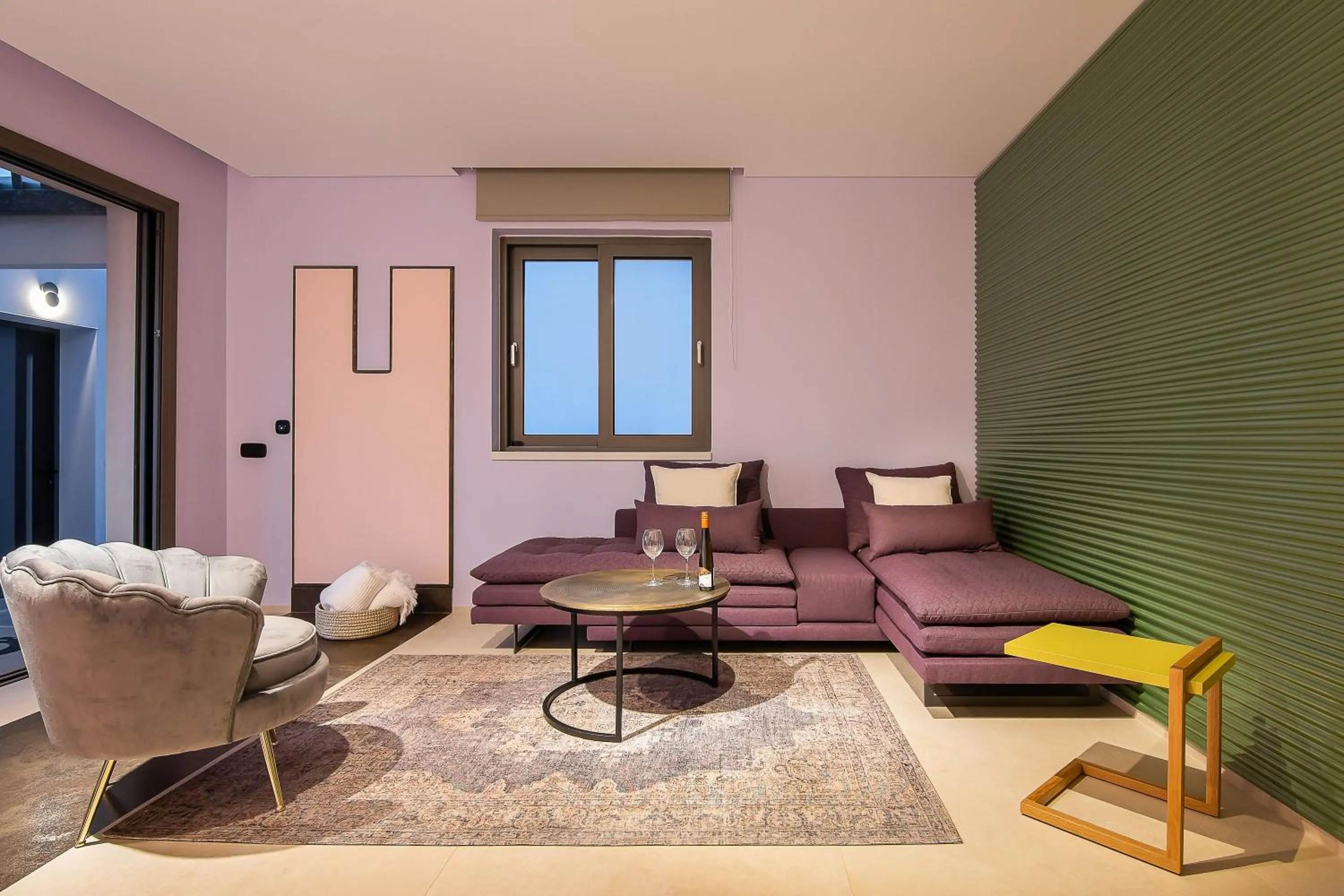 Seating area in Onira Suite Dreams