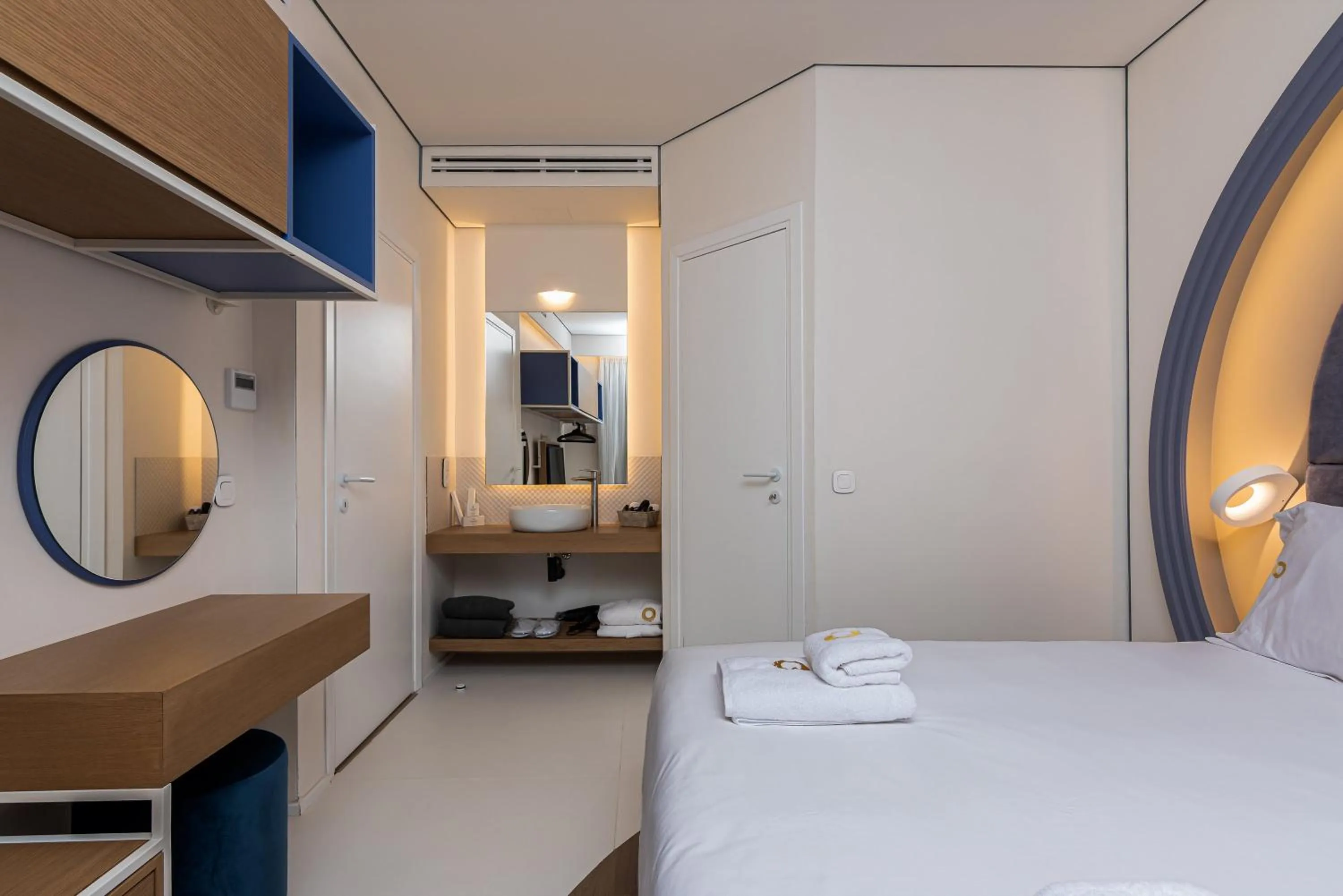 Bedroom, Bed in Onira Suite Dreams