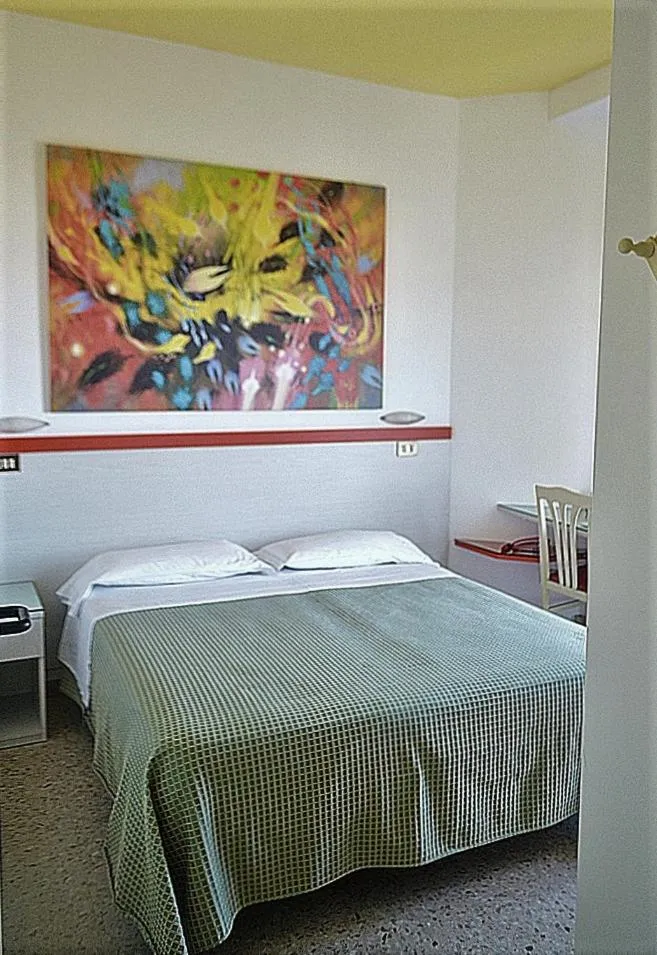 Photo of the whole room in Hotel Cristina