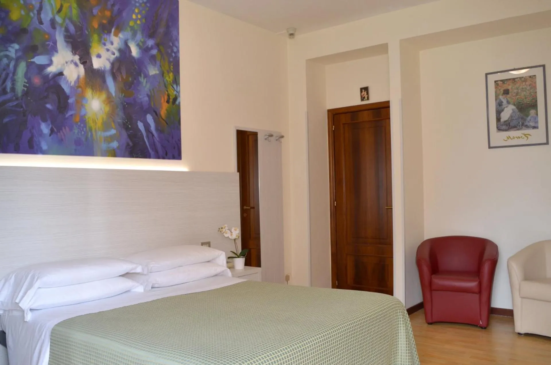 Photo of the whole room in Hotel Cristina