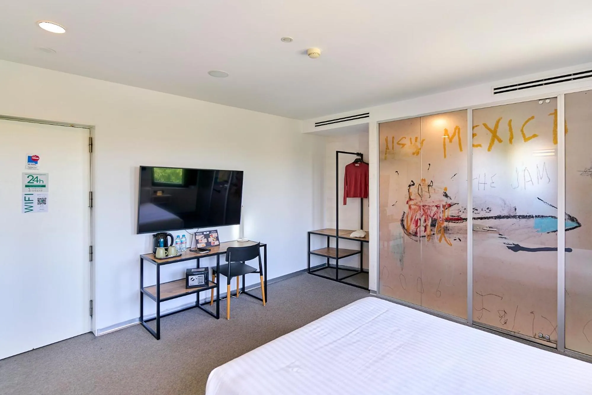 Shower, Bed in Hotel Melibea by gaiarooms