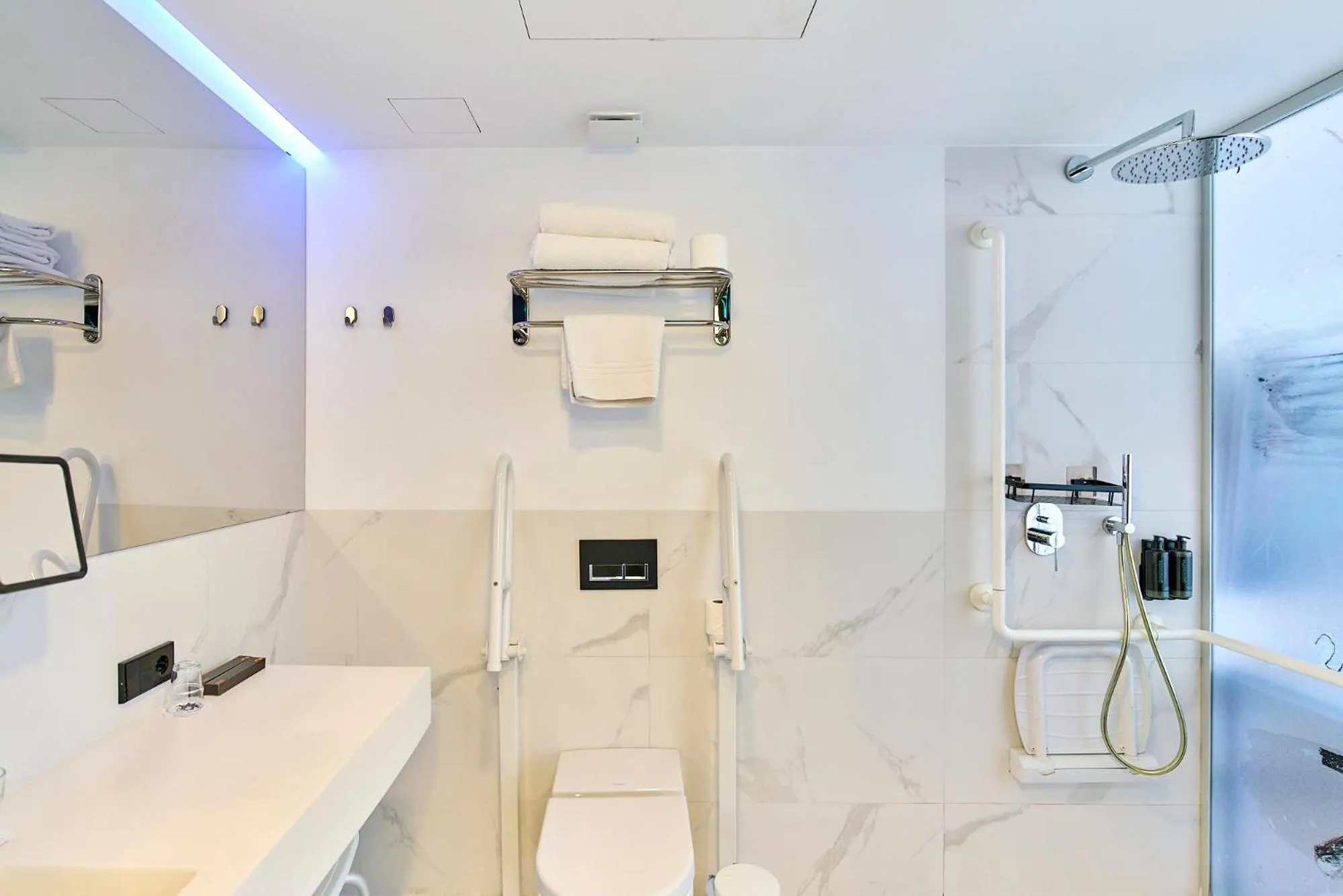 Shower in Hotel Melibea by gaiarooms