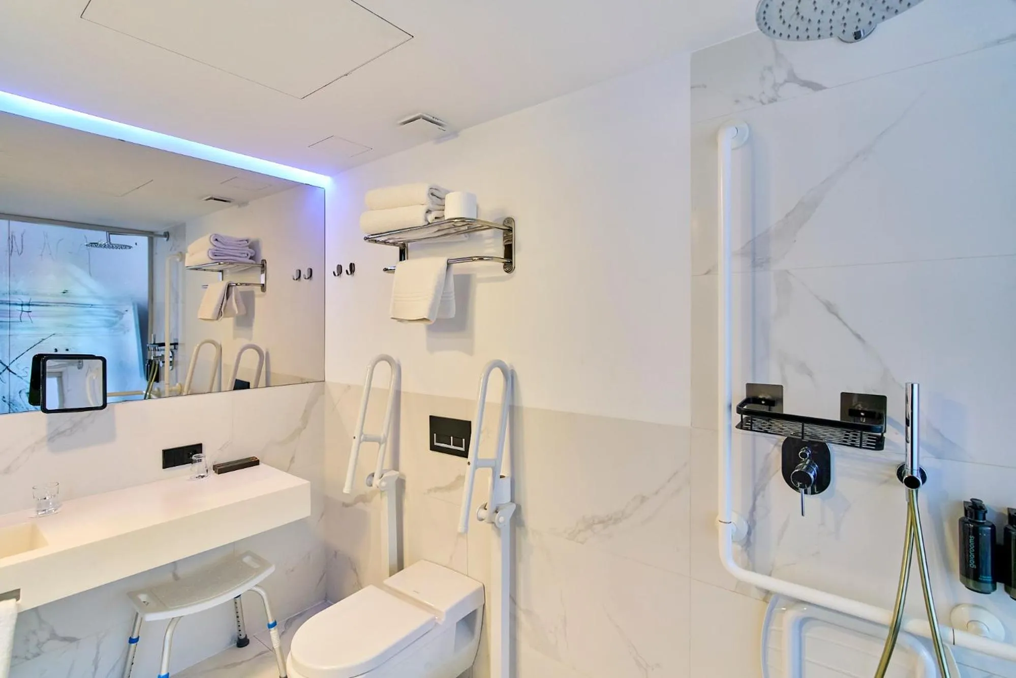 Shower in Hotel Melibea by gaiarooms