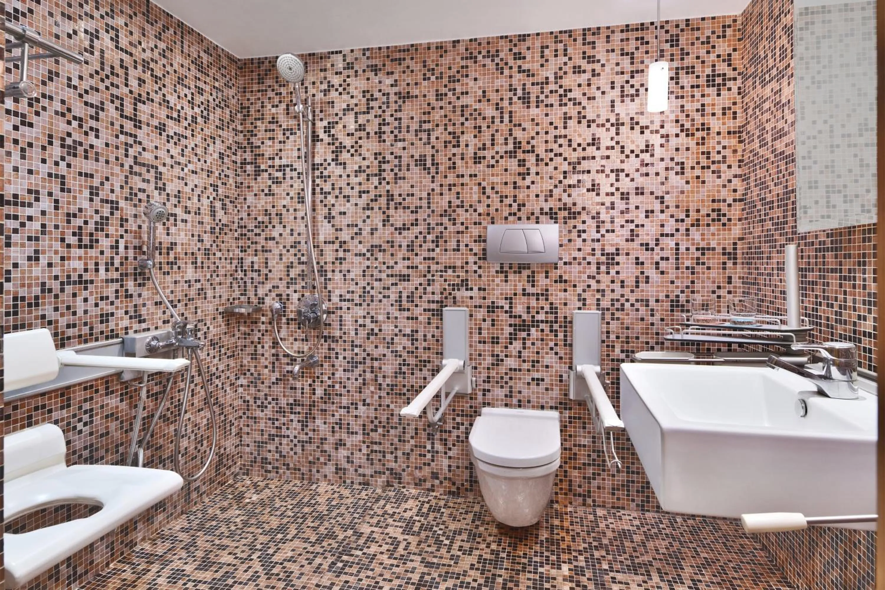 Bathroom in Le Meridien New Delhi