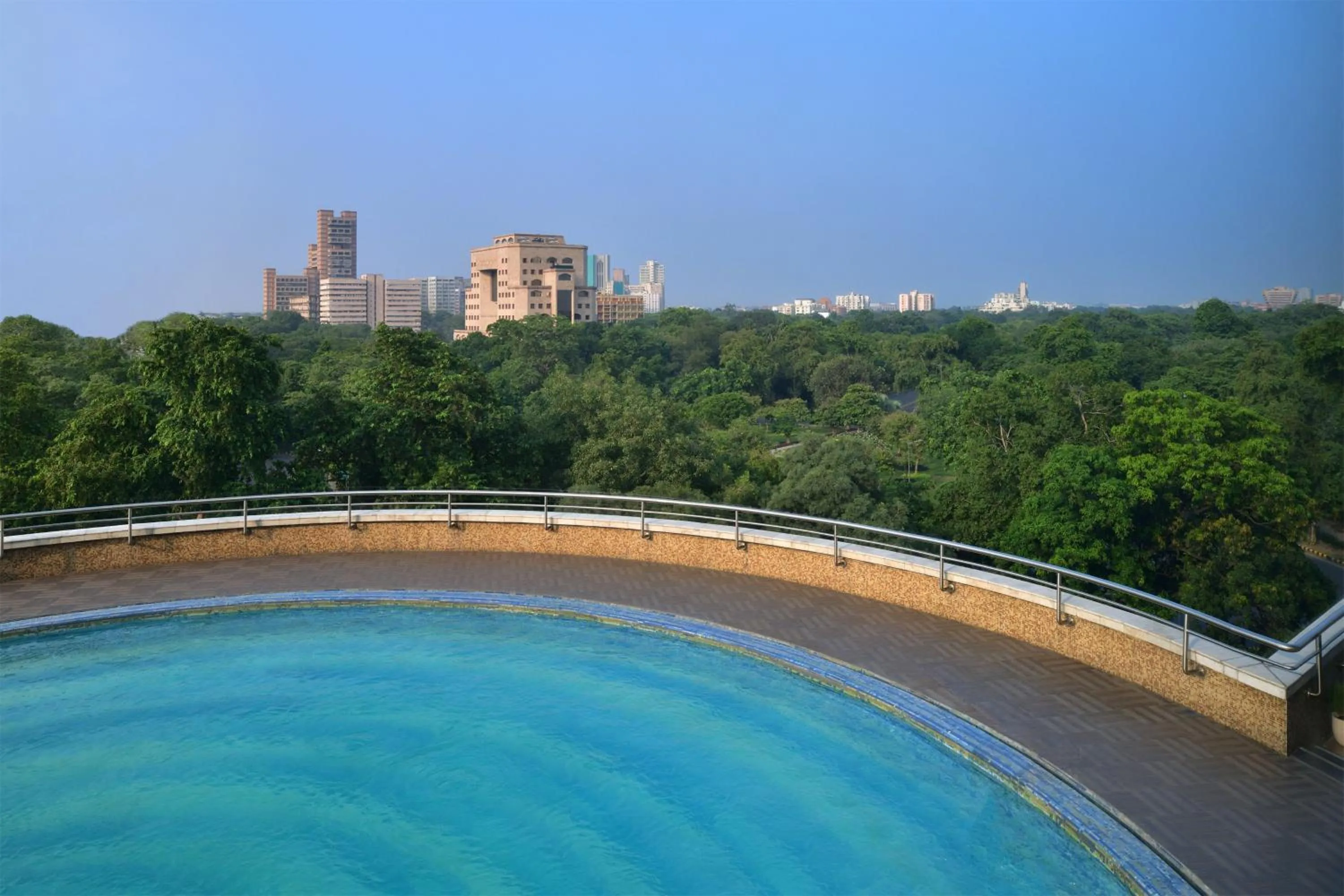 Swimming pool in Le Meridien New Delhi