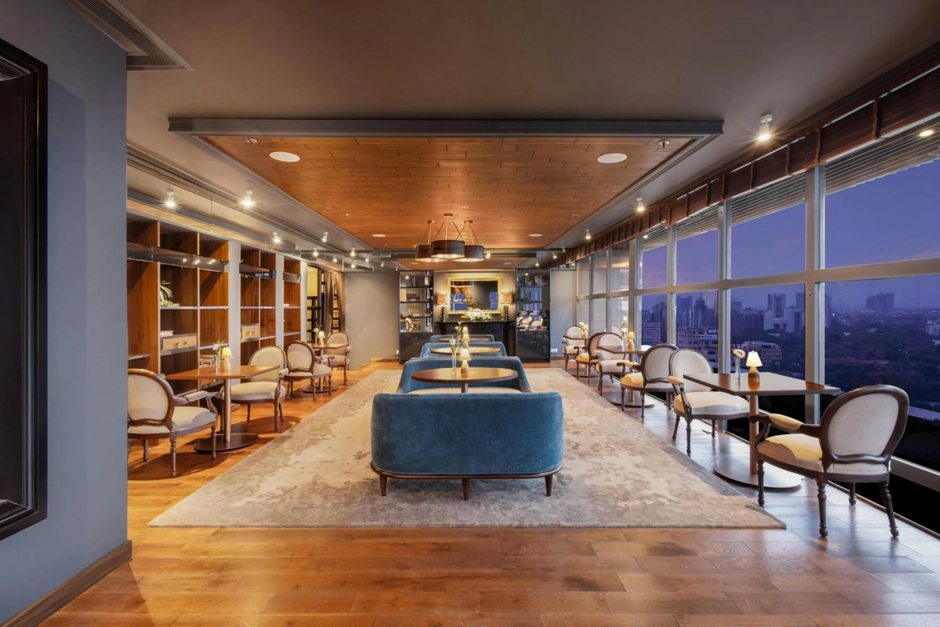 Lounge or bar in Le Meridien New Delhi
