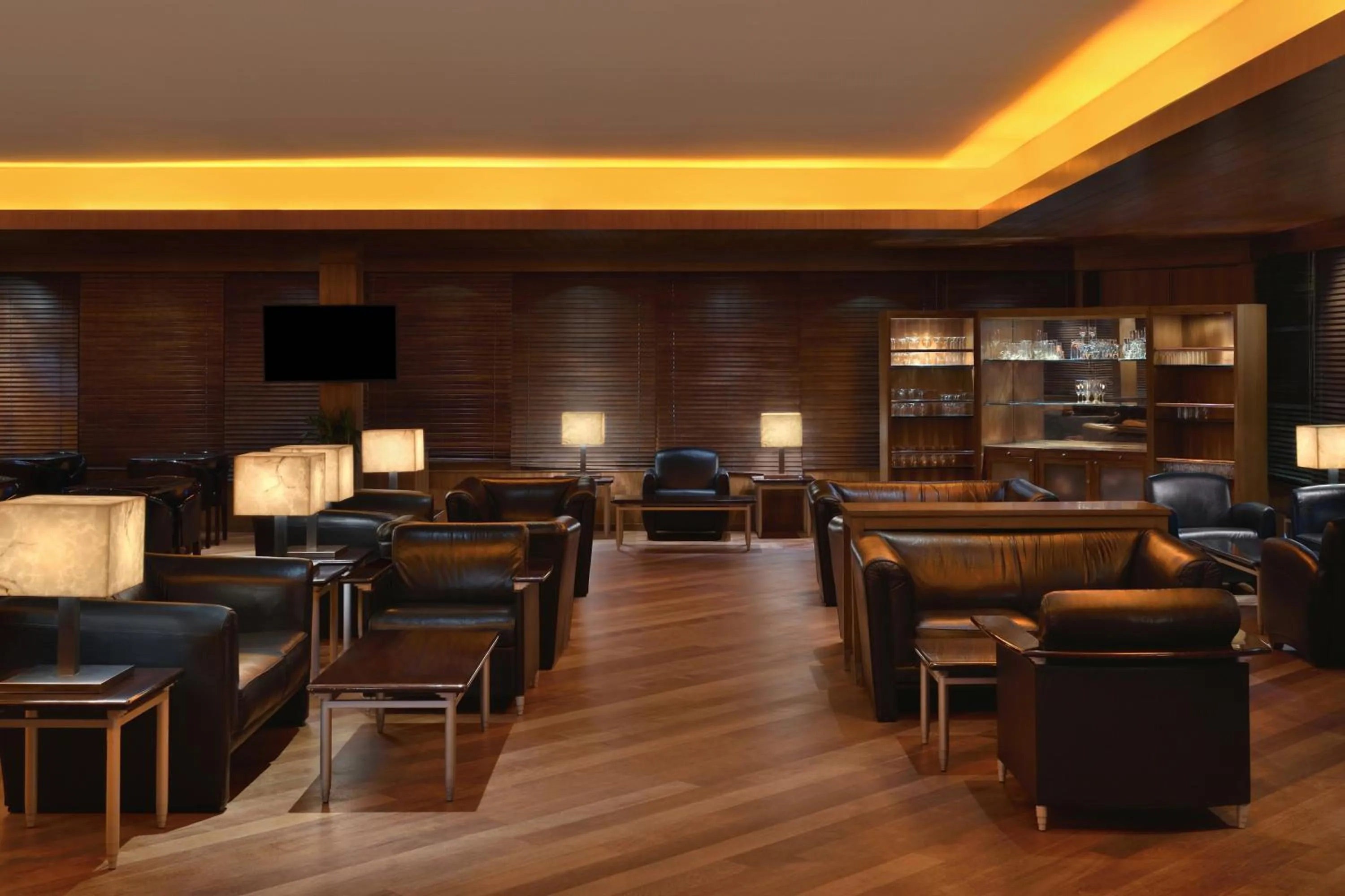 Lounge or bar in Le Meridien New Delhi