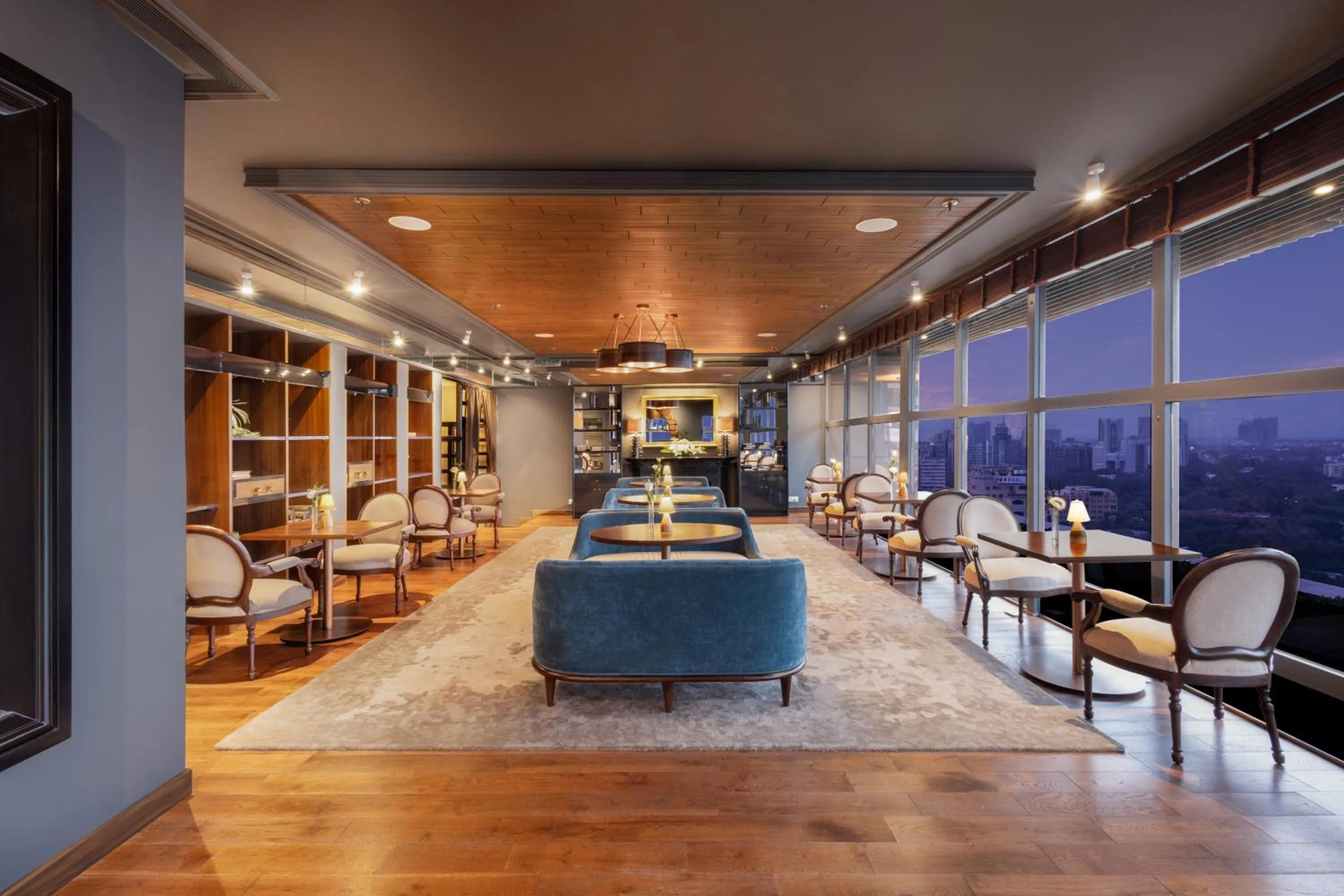 Lounge or bar in Le Meridien New Delhi