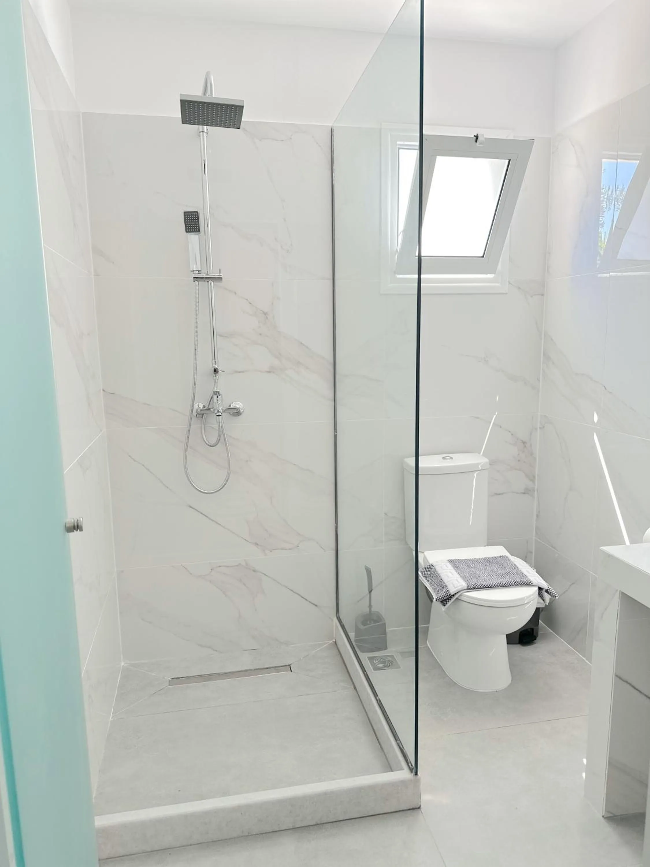 Shower in Falirala Central