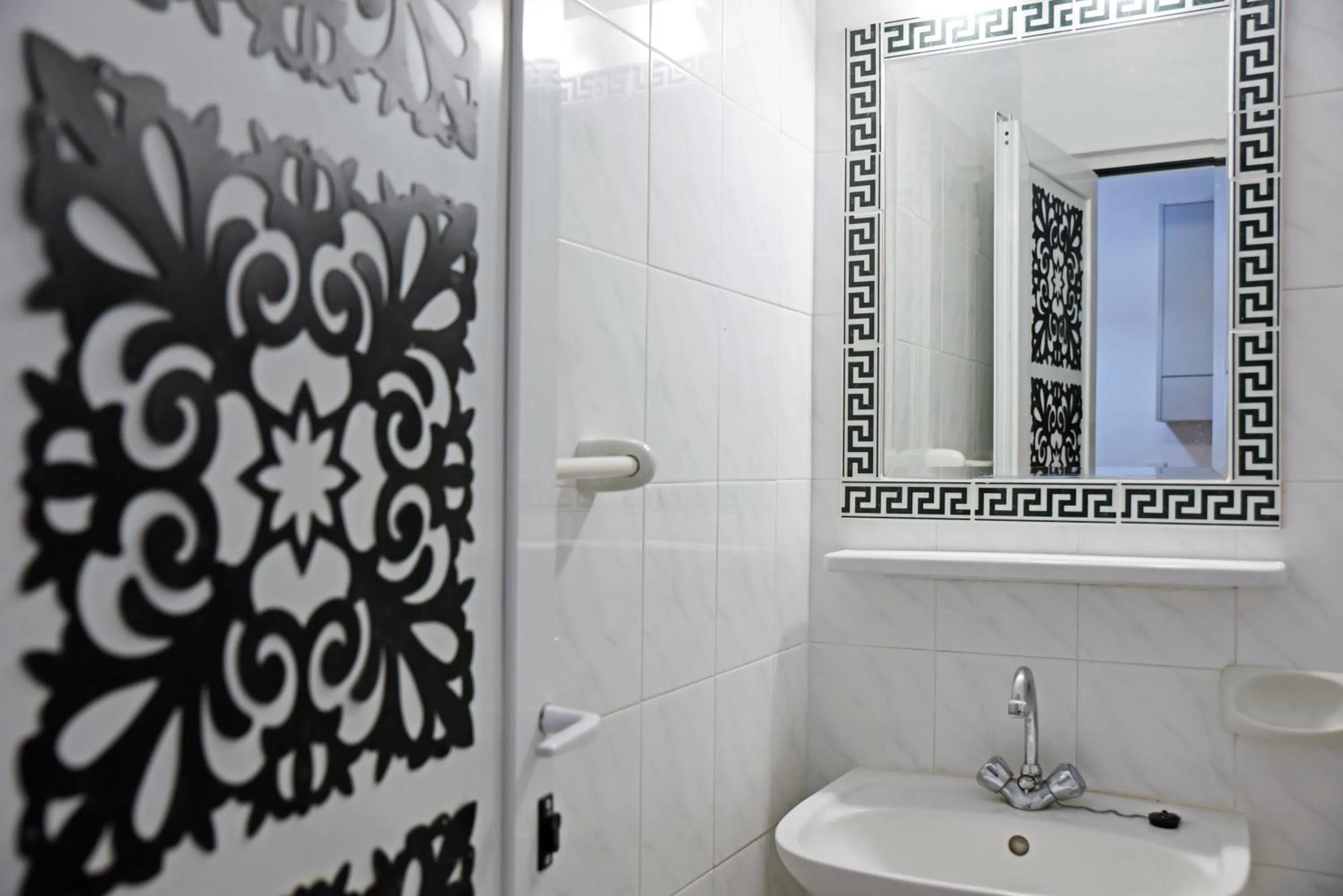 Bathroom in Falirala Central