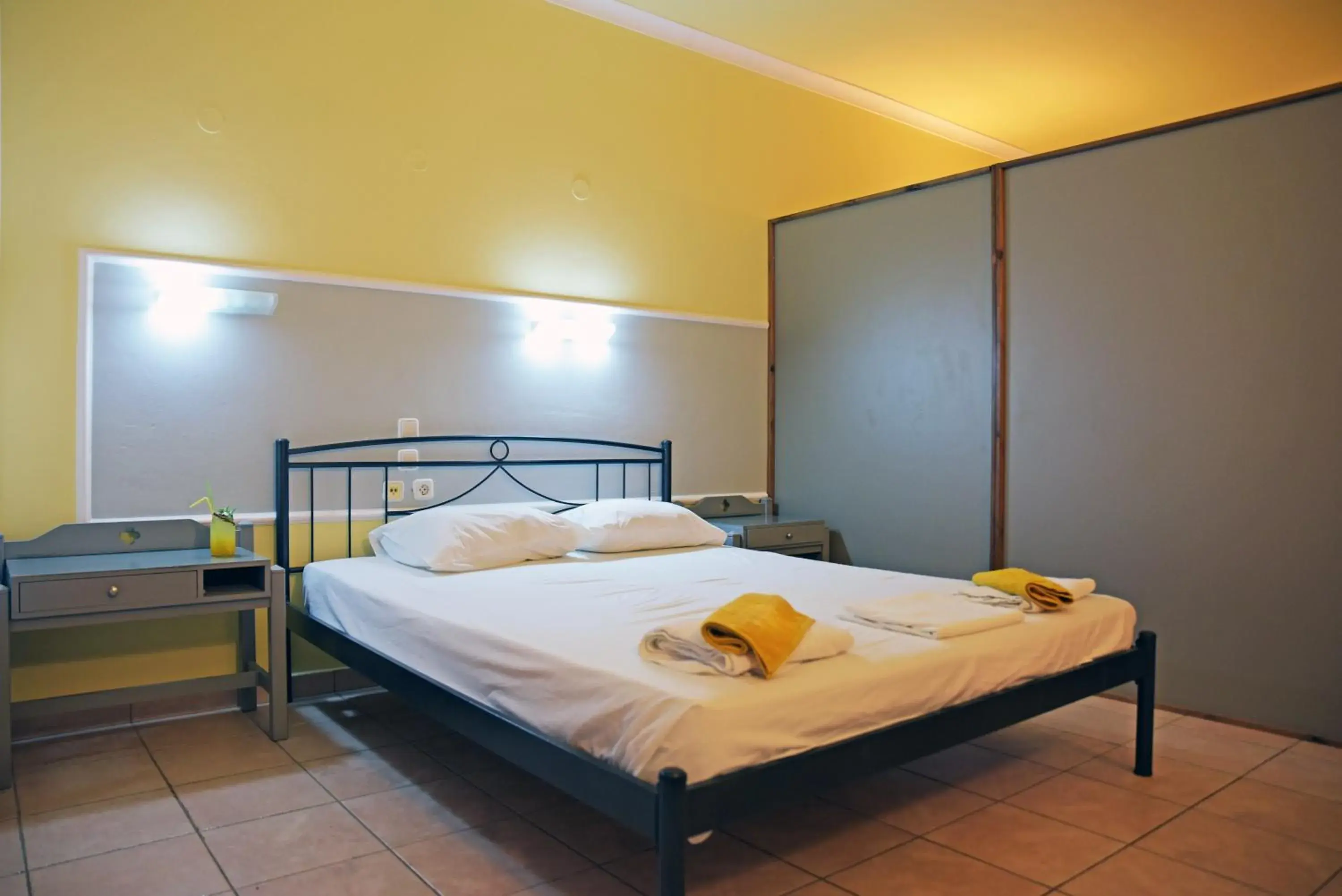 SUPERIOR TWO BEDROOM FOR 4 ( ME SET UP 1 double and 2SINGLE ) in Falirala Central SUPERIOR TWO BEDROOM FOR 4 ( ME SET UP 1 double and 2SINGLE ) in Falirala Central