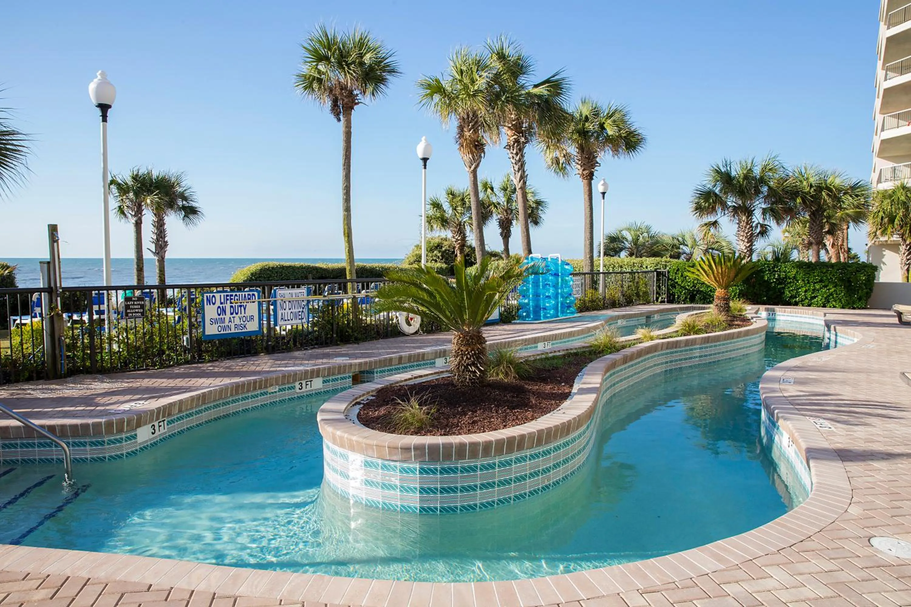 Swimming pool in Grande Shores Ocean Resorts Condominiums