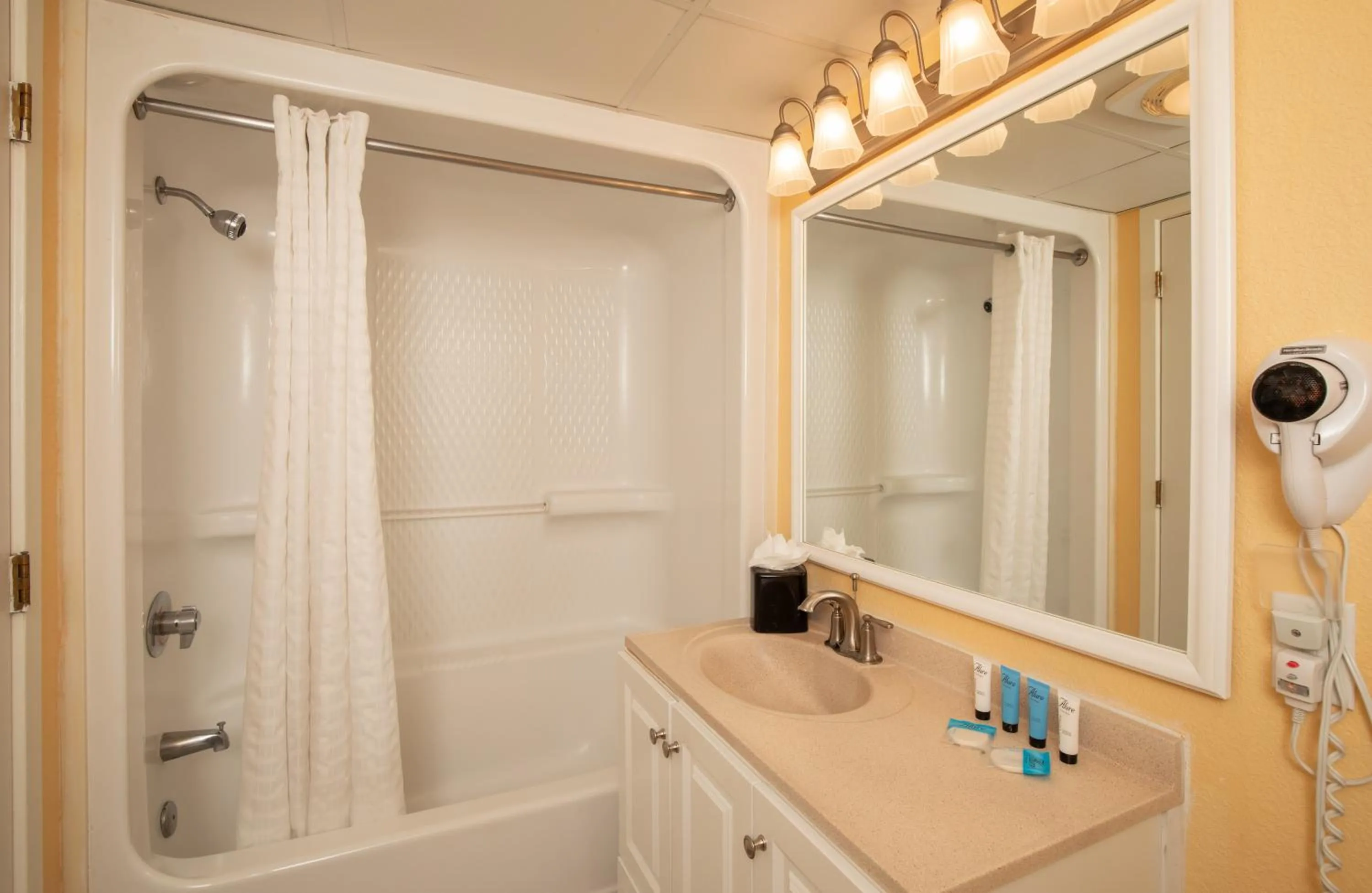 Bathroom in Grande Shores Ocean Resorts Condominiums