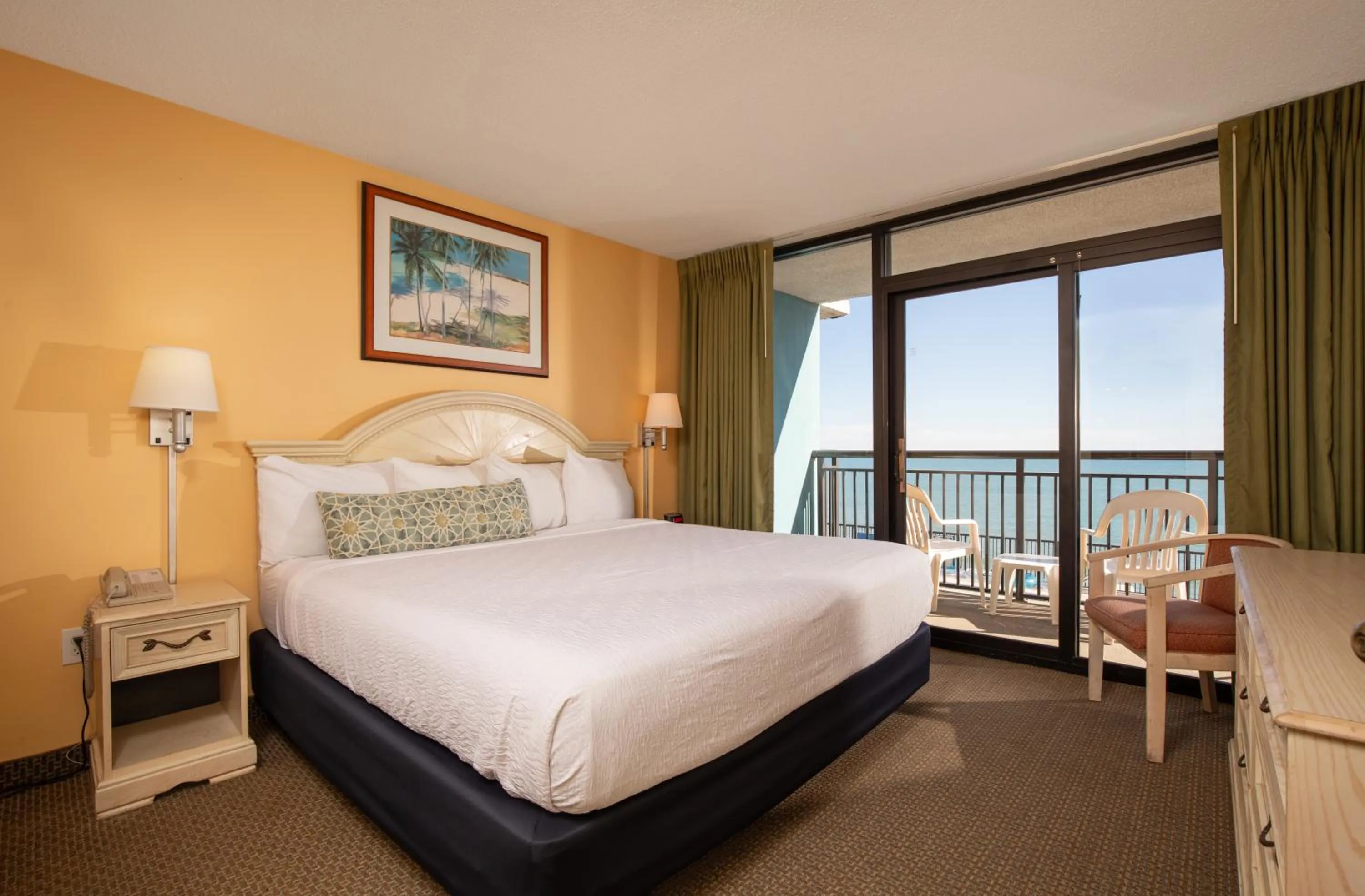 Bathroom, Bed in Grande Shores Ocean Resorts Condominiums