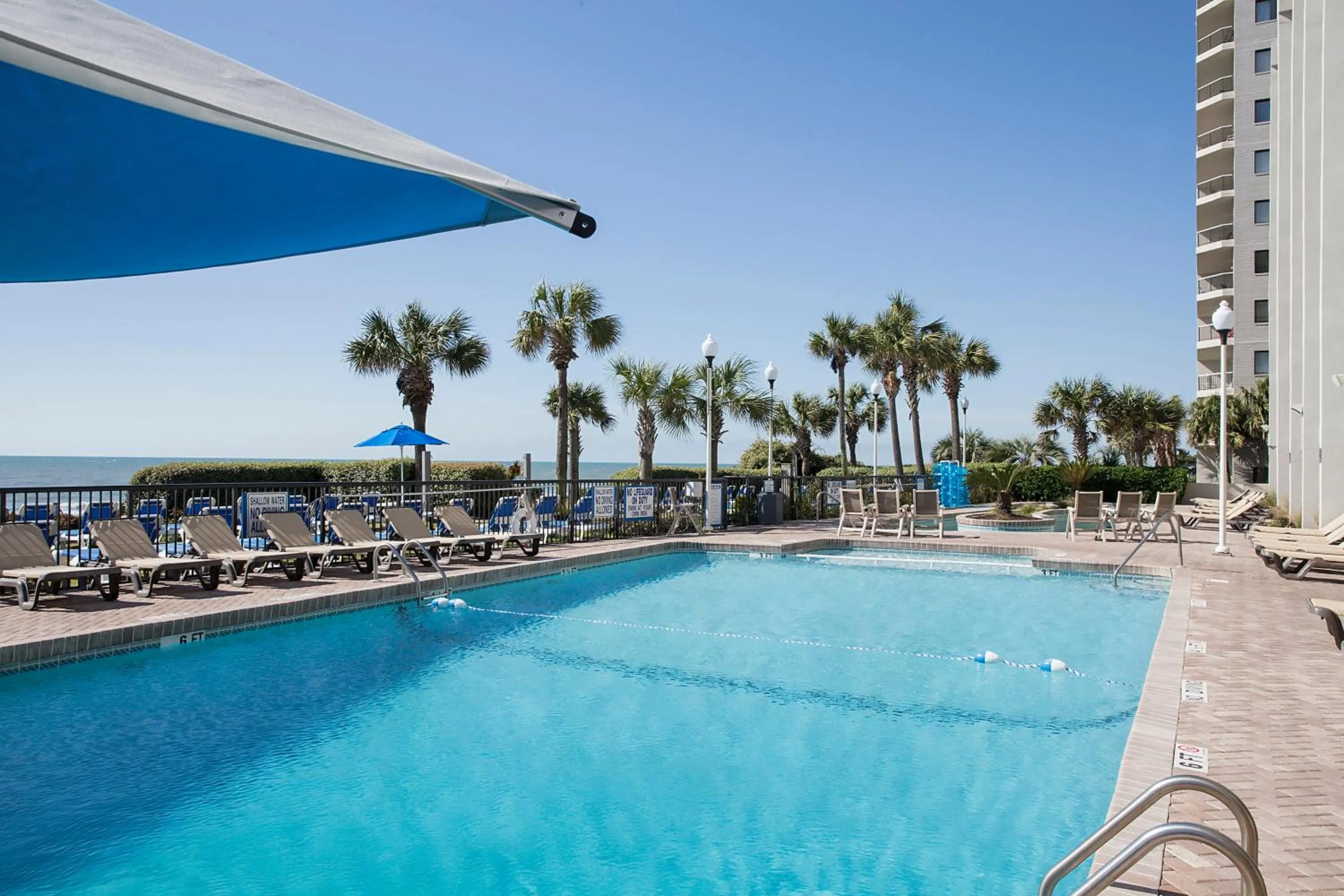 Swimming pool in Grande Shores Ocean Resorts Condominiums