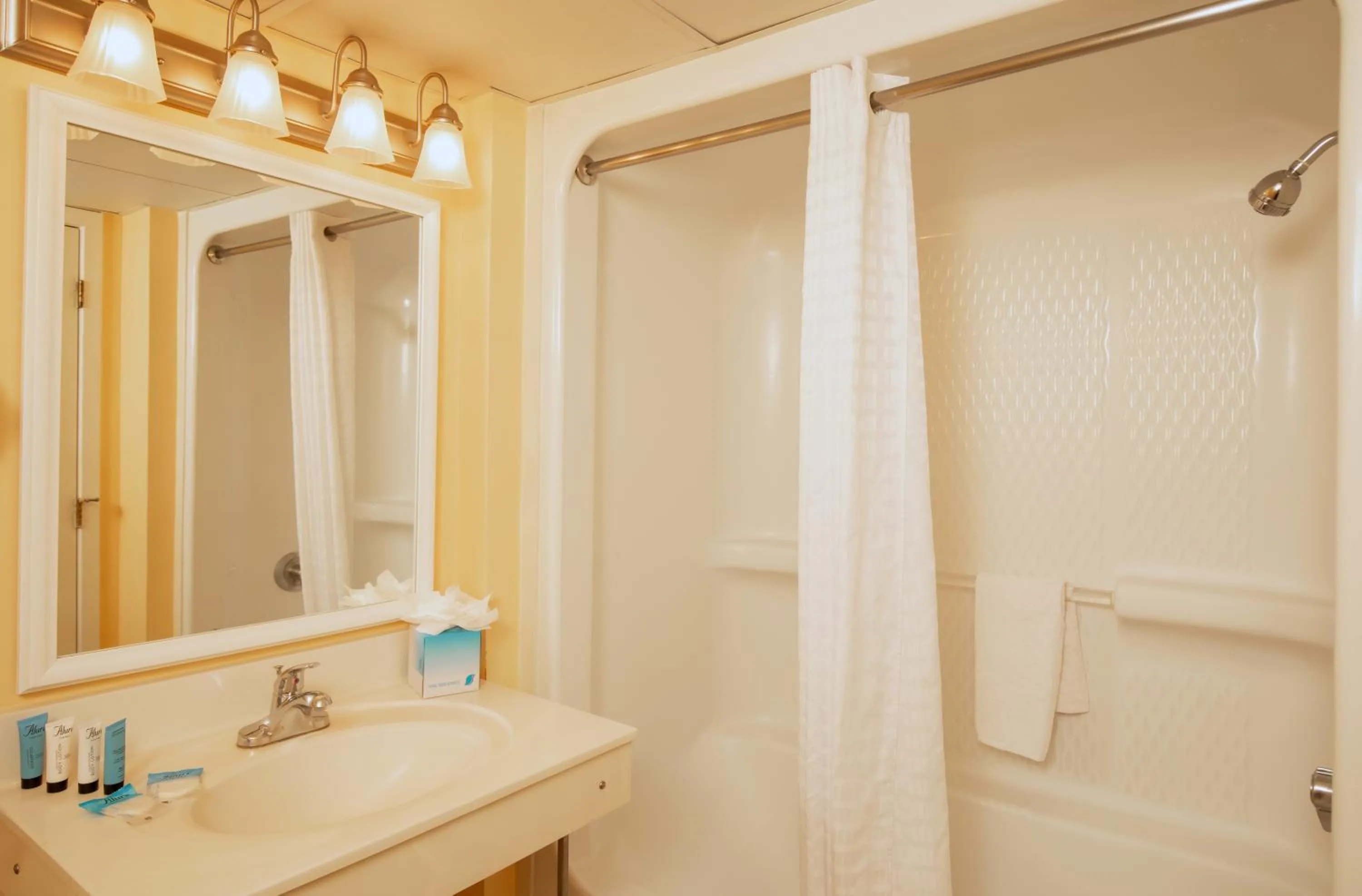 Bathroom in Grande Shores Ocean Resorts Condominiums