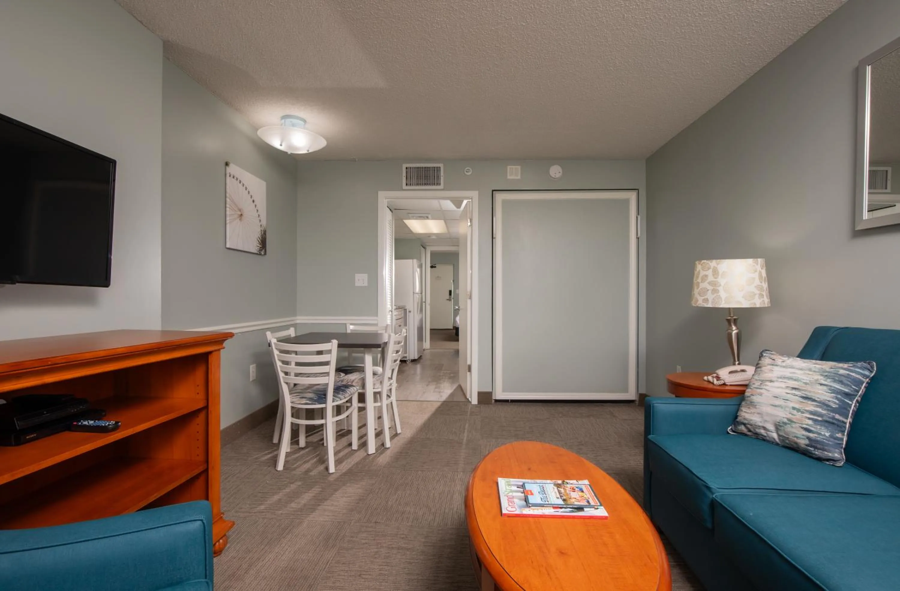 Living room in Grande Shores Ocean Resorts Condominiums